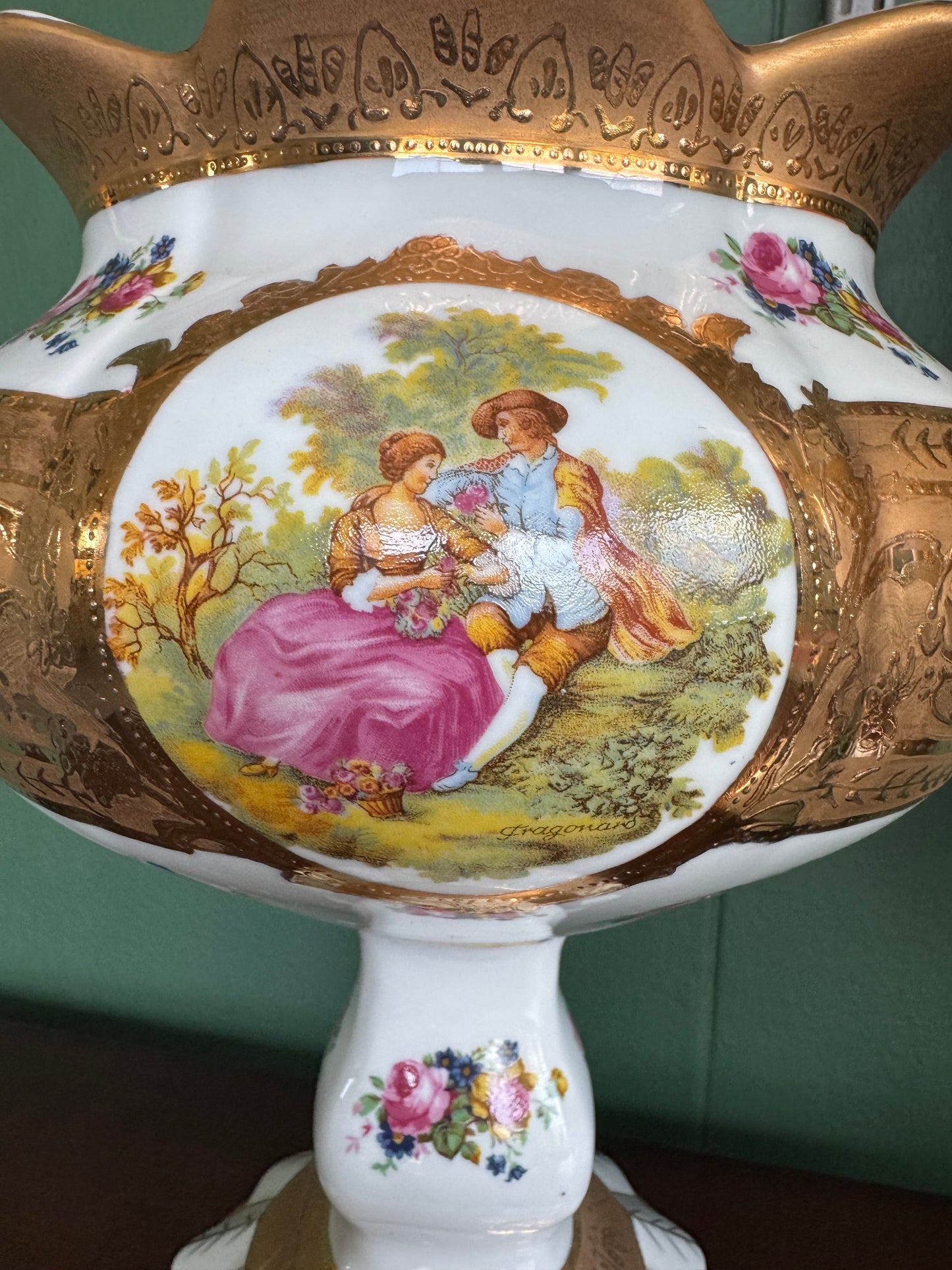 Vintage Fragonard Romeo & Juliet Gold Gilt Porcelain Vase Urn Set of Two