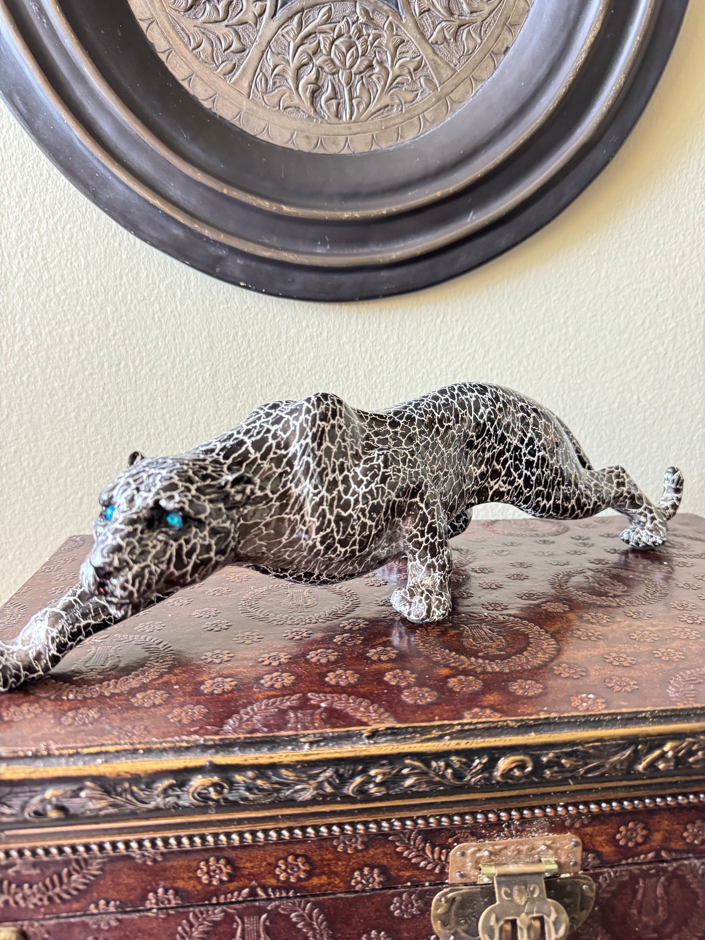 Resin Black &White Leopard Figurine Crackle Finish Blue Crystal Eyes Sculpture 15” Decor