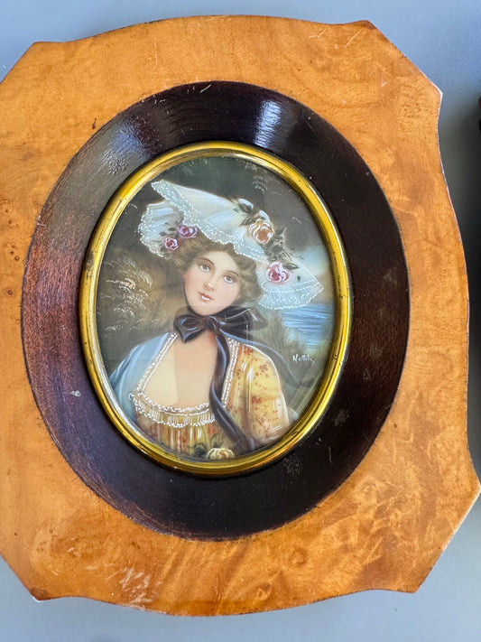 Vintage Style Framed Portrait Set of 2 Oval Wall Decor Classic Lady Art Small Wall Hanging 6"x 5"