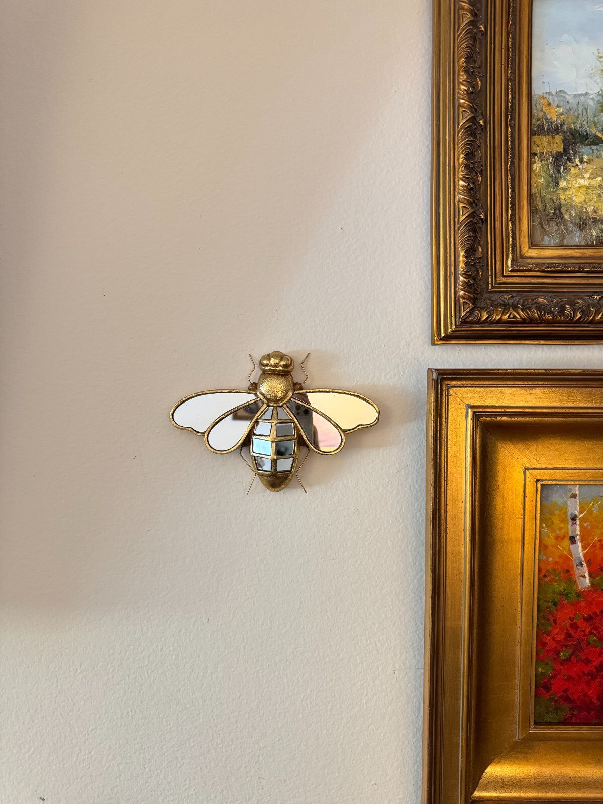 Bee Resin Wall Hanging - 6.7*10inch, Mirror Inlaid, Unique Design for Insect