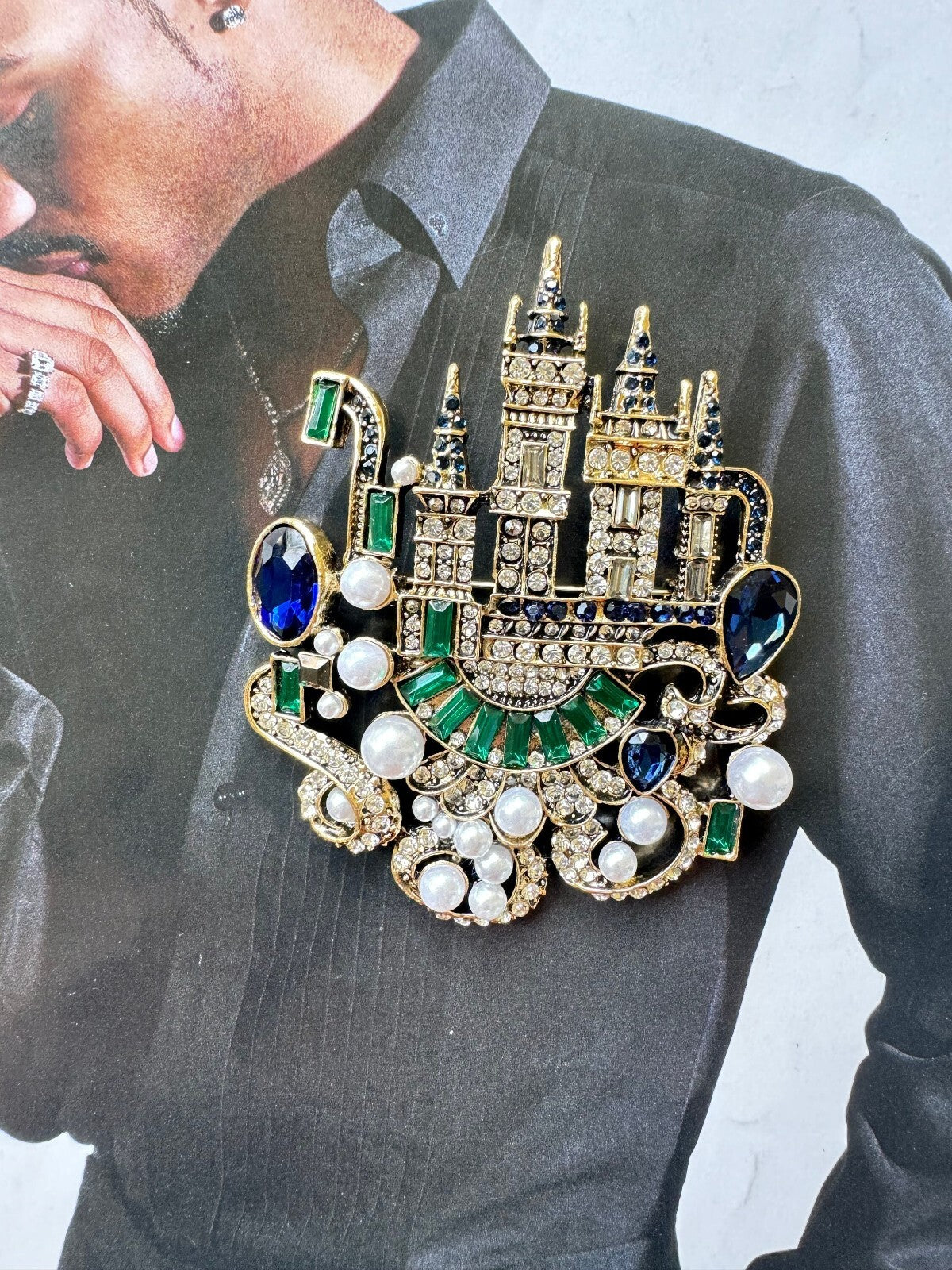 Magic Castle Brooch Gift Box Women Man Unisex Pin  Fast Free Shipping