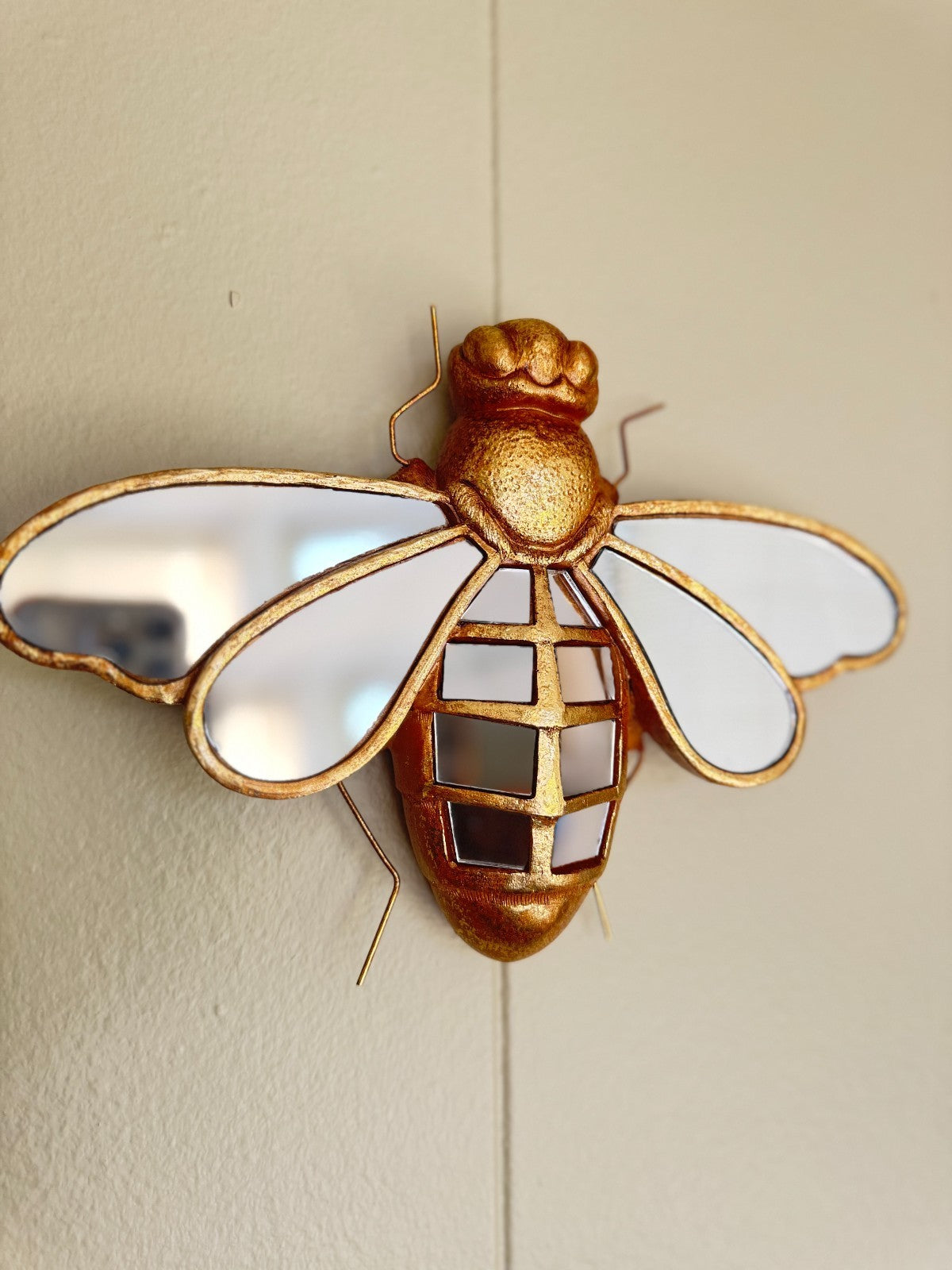 Bee Resin Wall Hanging - 6.7*10inch, Mirror Inlaid, Unique Design for Insect