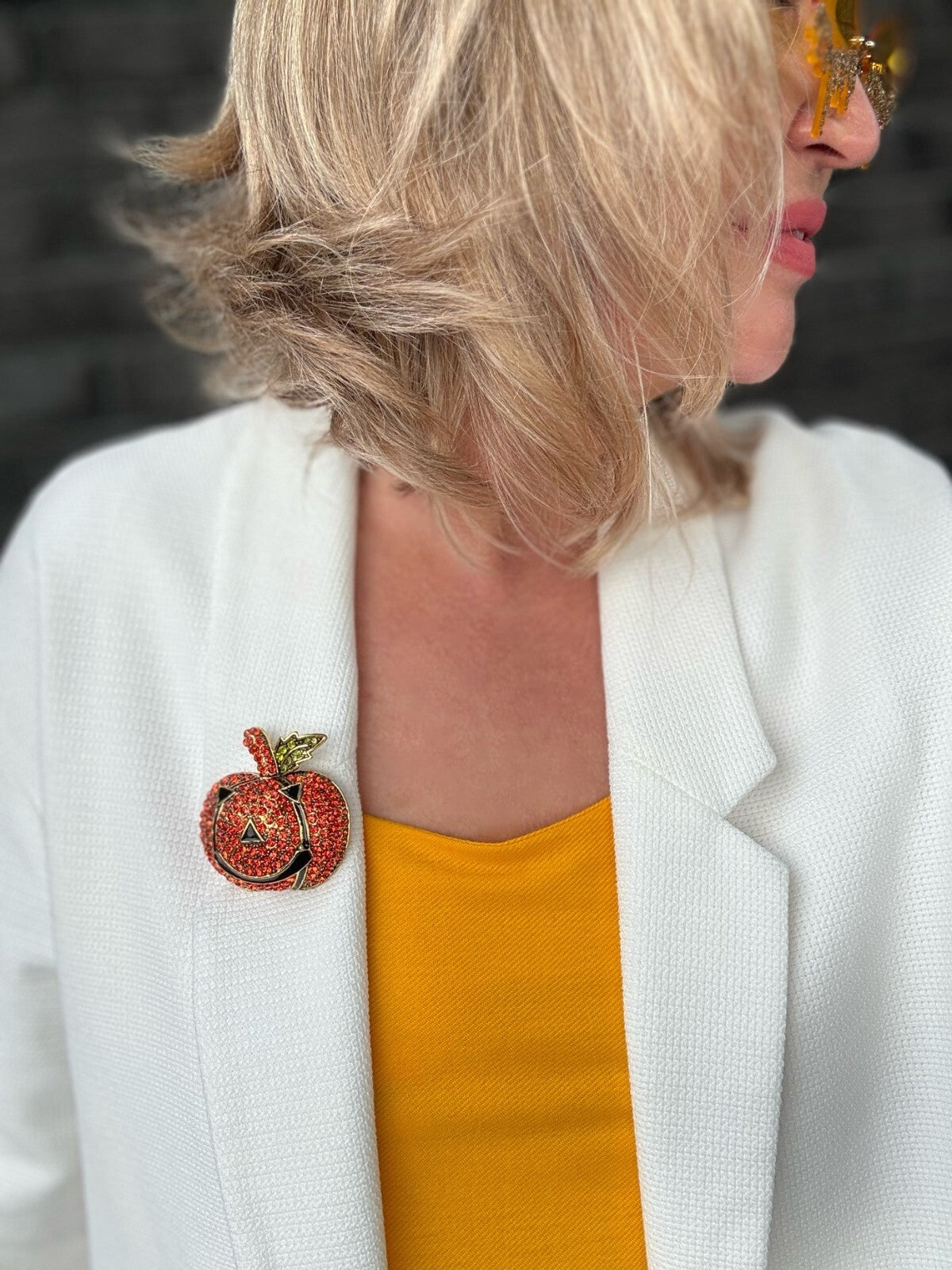 Rhinestone Pumpkin Brooch Halloween Party Pin Women Unisex Free Shipping 2-5 Day