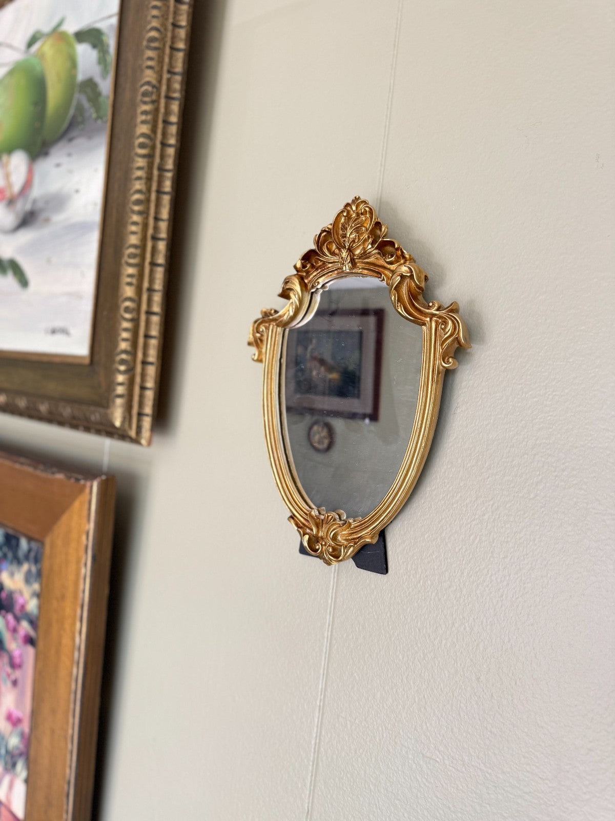Vintage-Style Ornate Gold Oval Mirror – Baroque Rococo Resin Frame – 11”