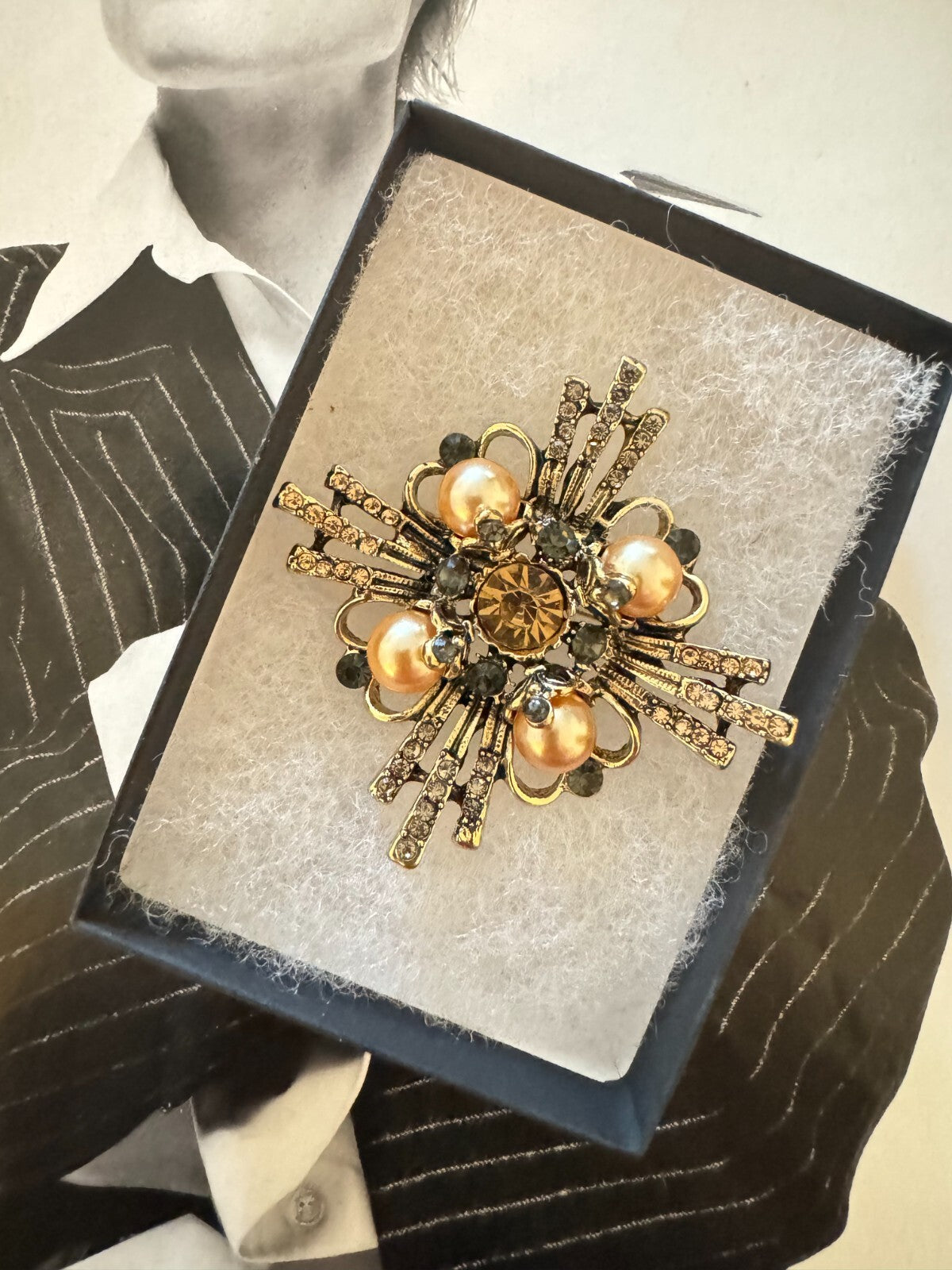 Pearl Brooch Free Shipping  Gift Box  Vintage Pin Women Unisex Brooch
