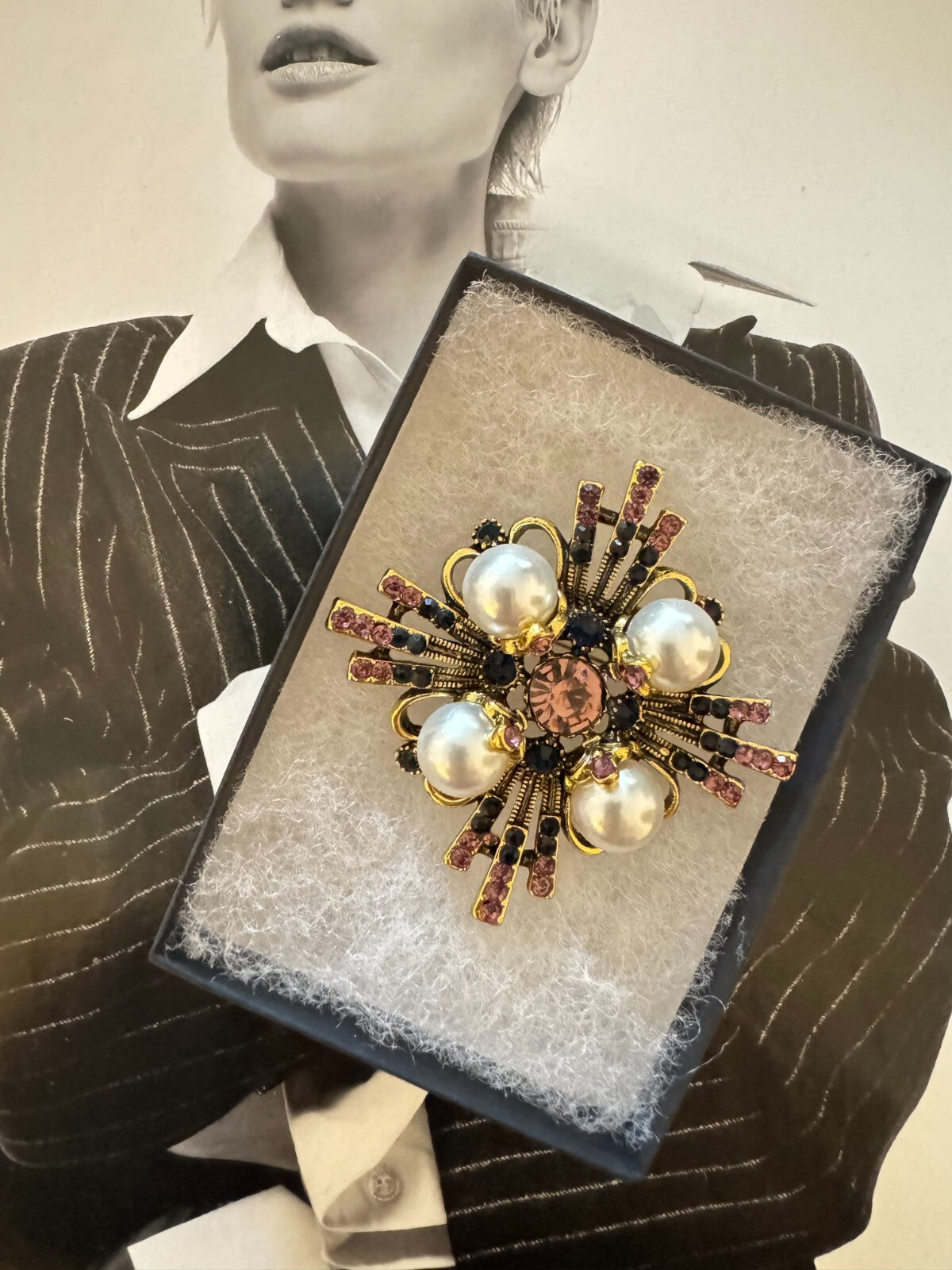 Pearl Brooch Free Shipping  Gift Box  Vintage Pin Women Unisex Brooch