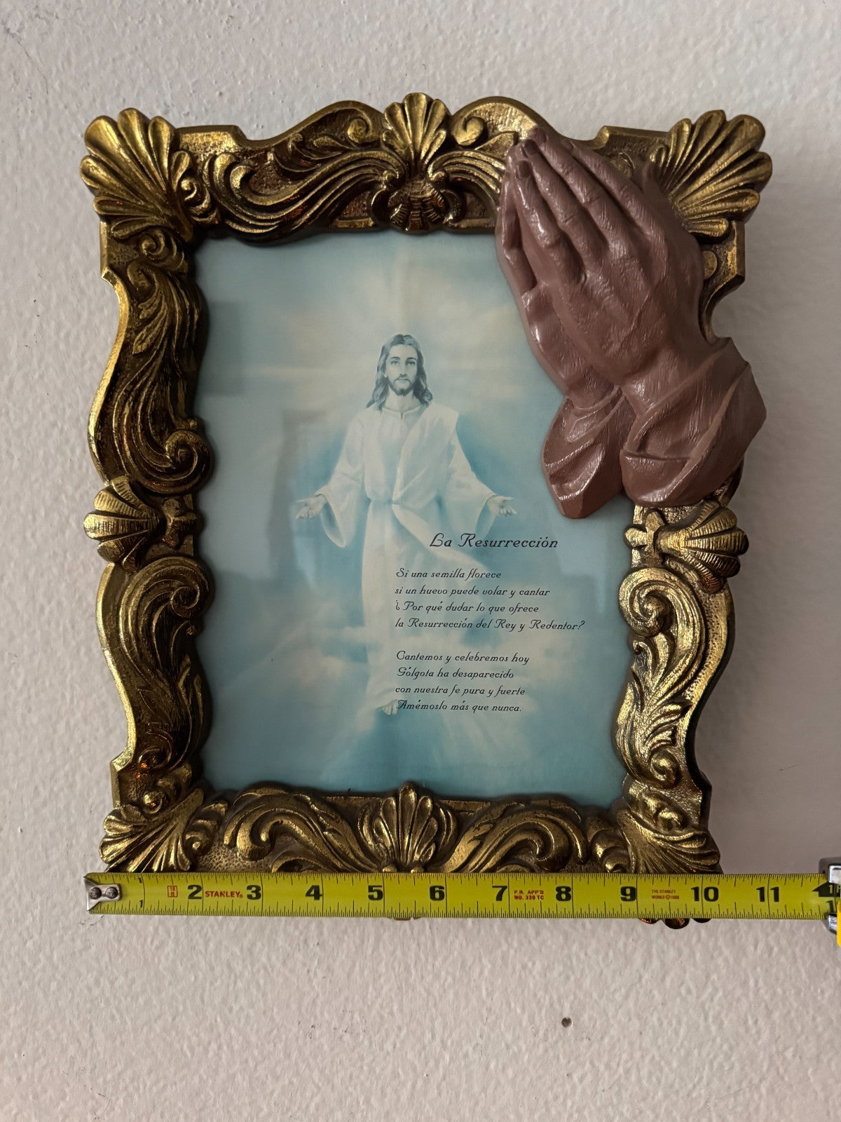 Vintage Religious Wall Plaque – “La Resurrección” With Praying Hands,. 12x10