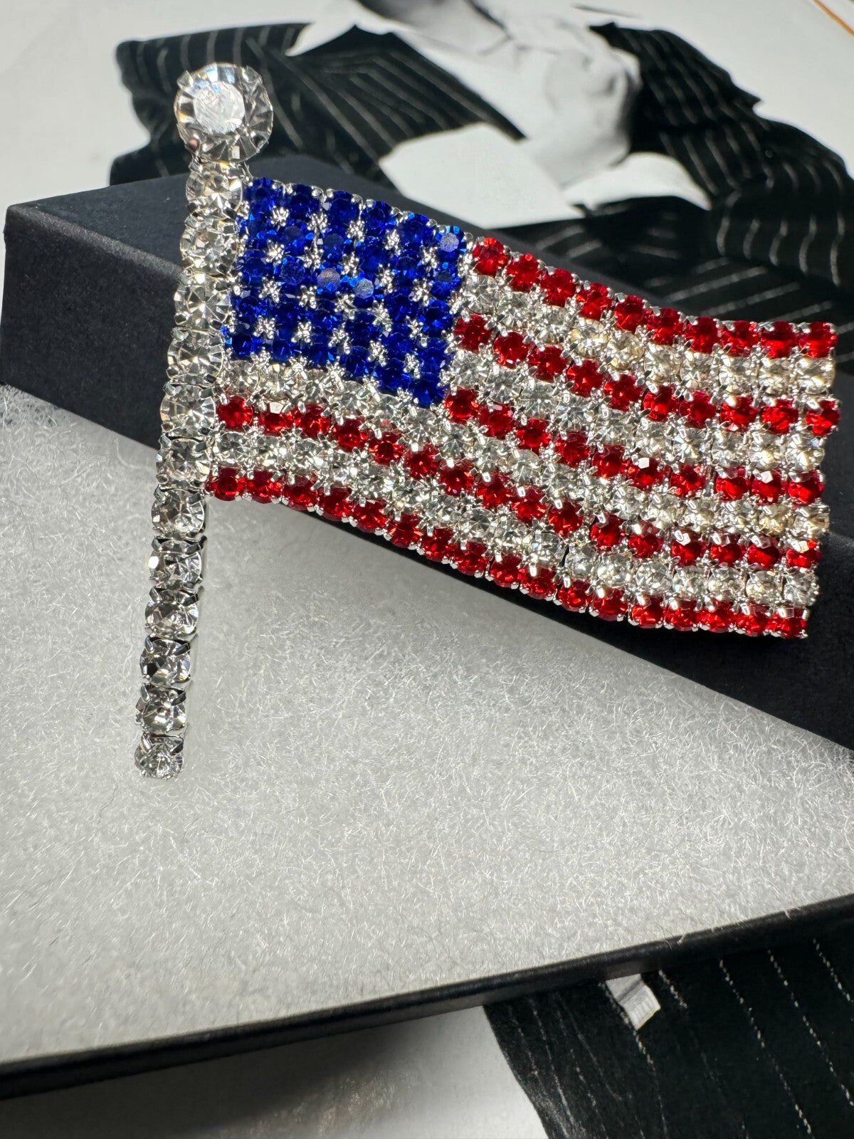 Rhinestone USA Flag  Brooch   Gift Box Women Man unisex Free Shipping 2-5 Days