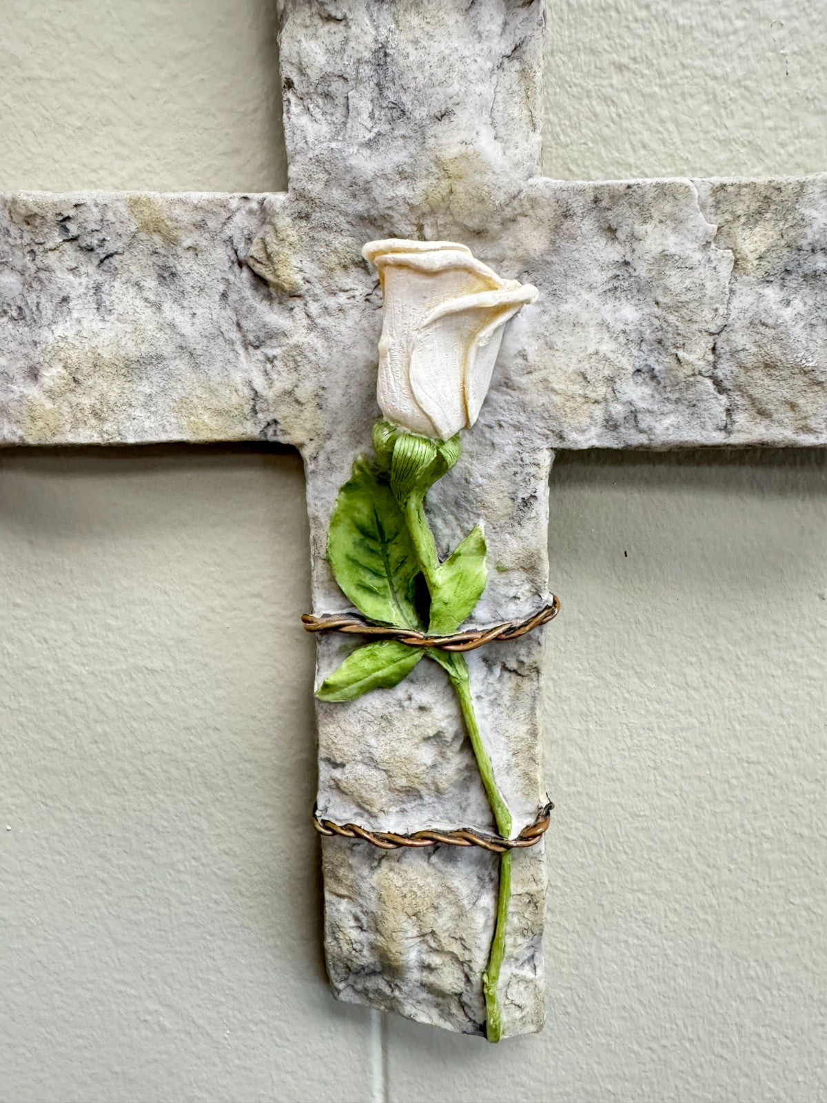 Decorative Wall Cross with White Rose & Wire Accent – 13” x 10” Stone Look