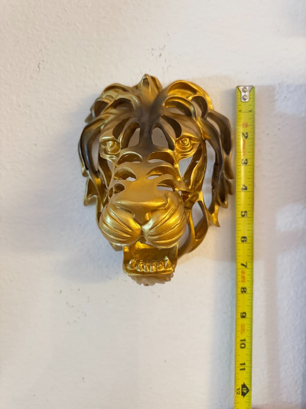 Gold Resin Lion Head Wall Hook – 8” Decorative Animal Wall Mount
