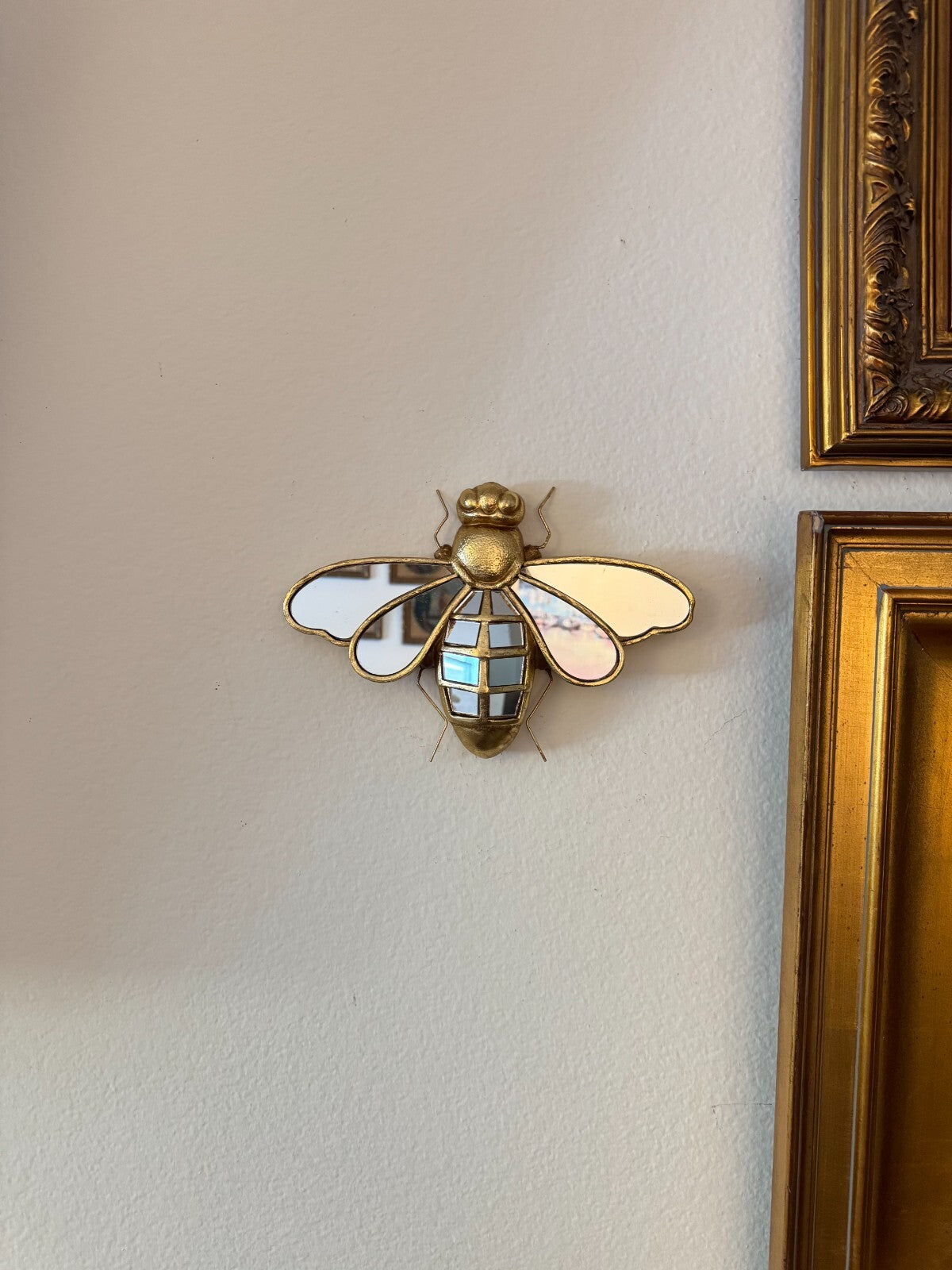 Bee Resin Wall Hanging - 6.7*10inch, Mirror Inlaid, Unique Design for Insect