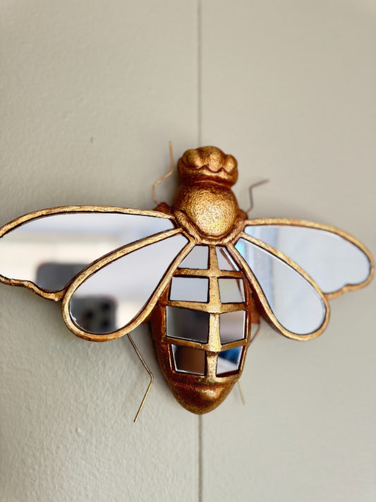 Bee Resin Wall Hanging - 6.7*10inch, Mirror Inlaid, Unique Design for Insect