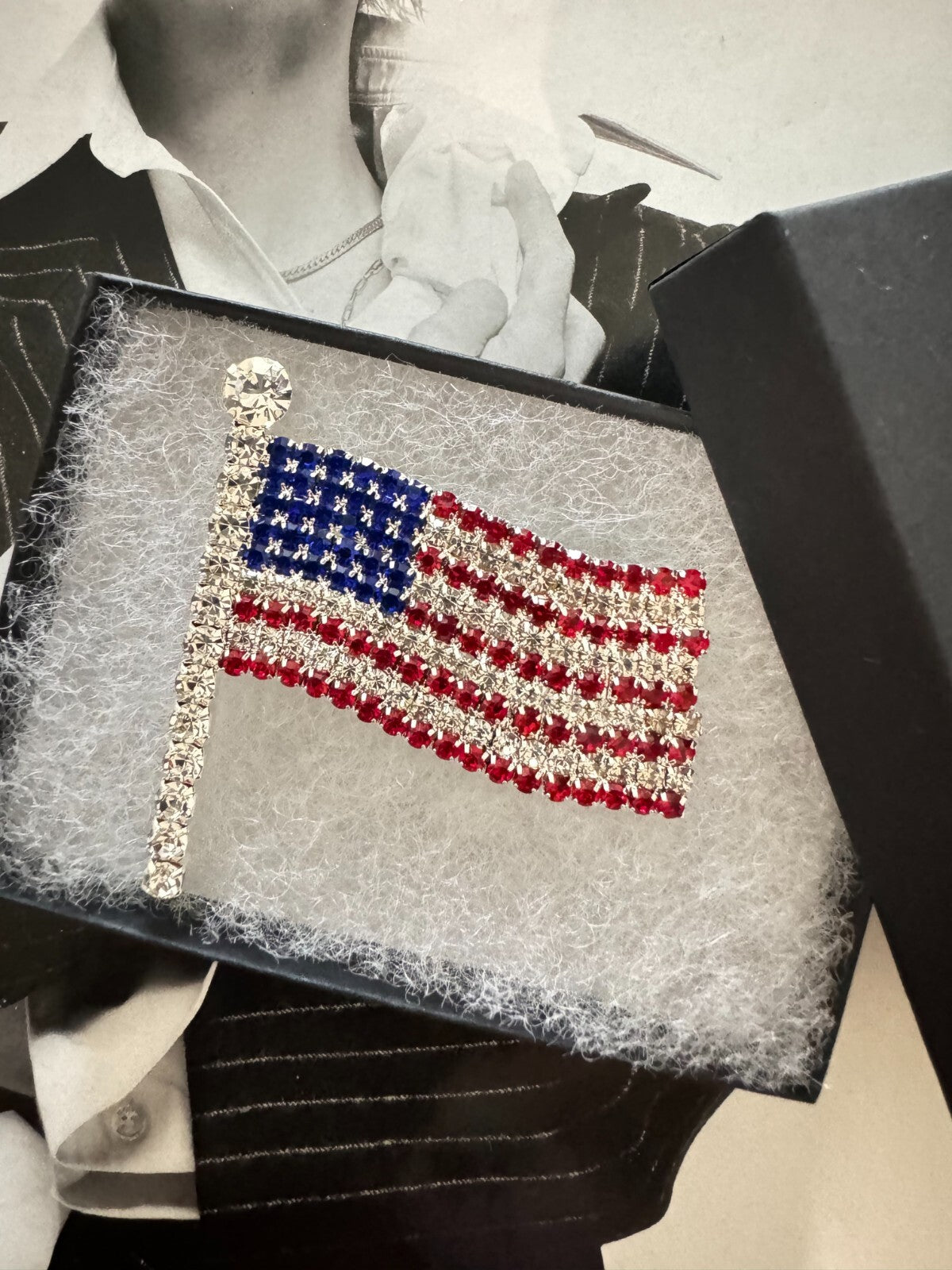 Rhinestone USA Flag  Brooch   Gift Box Women Man unisex Free Shipping 2-5 Days