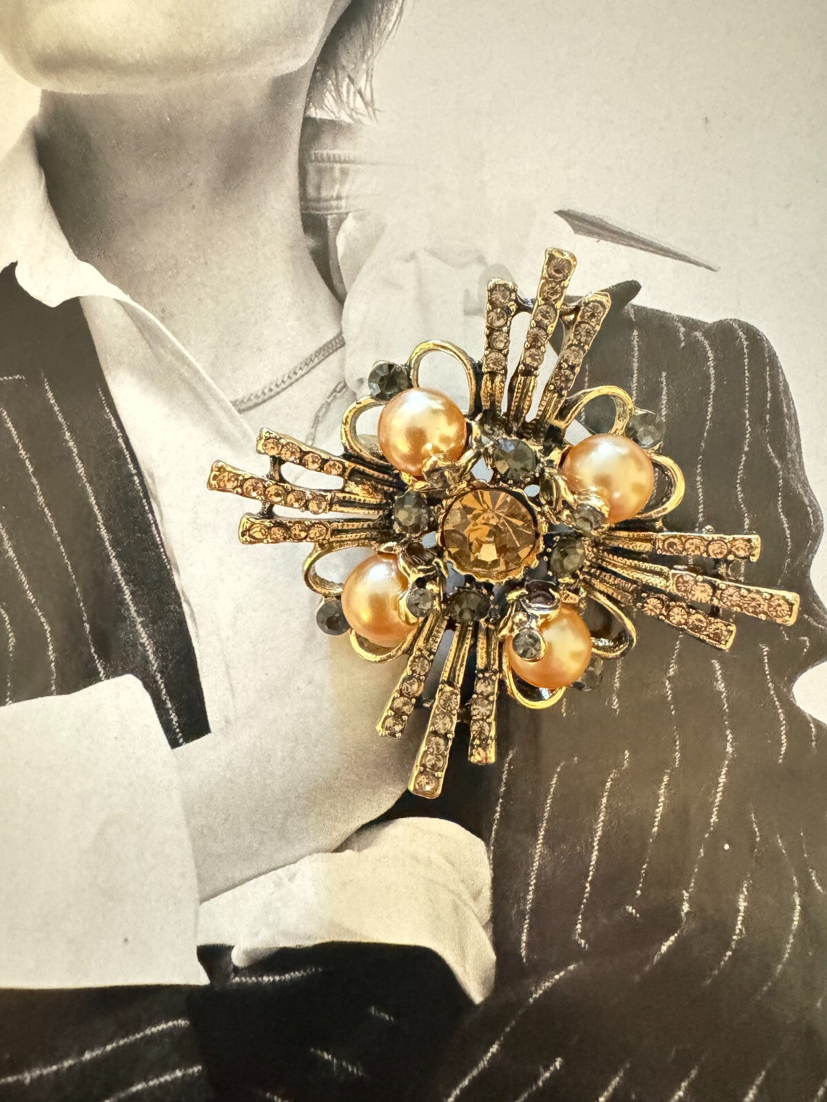 Pearl Brooch Free Shipping  Gift Box  Vintage Pin Women Unisex Brooch