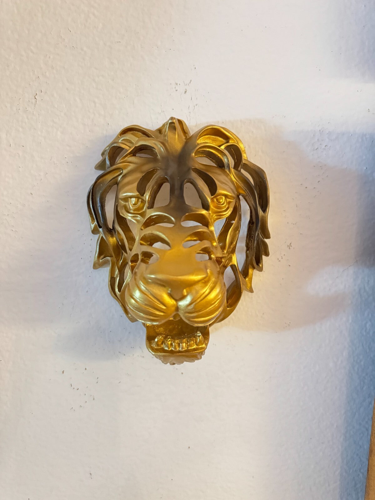 Gold Resin Lion Head Wall Hook – 8” Decorative Animal Wall Mount