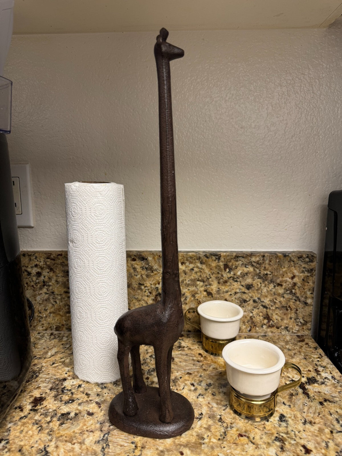 Cast Iron Giraffe Paper Towel Holder – 17” Tall Rustic Kitchen Decor