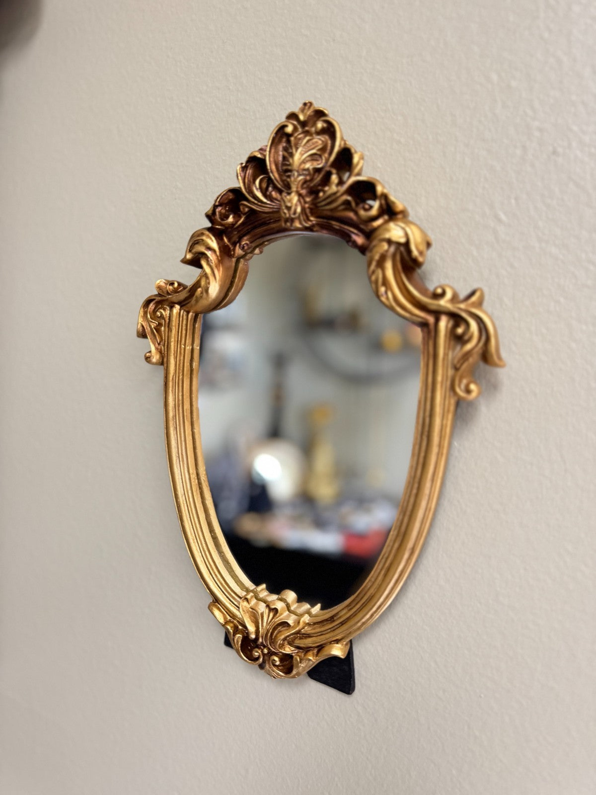 Vintage-Style Ornate Gold Oval Mirror – Baroque Rococo Resin Frame – 11”