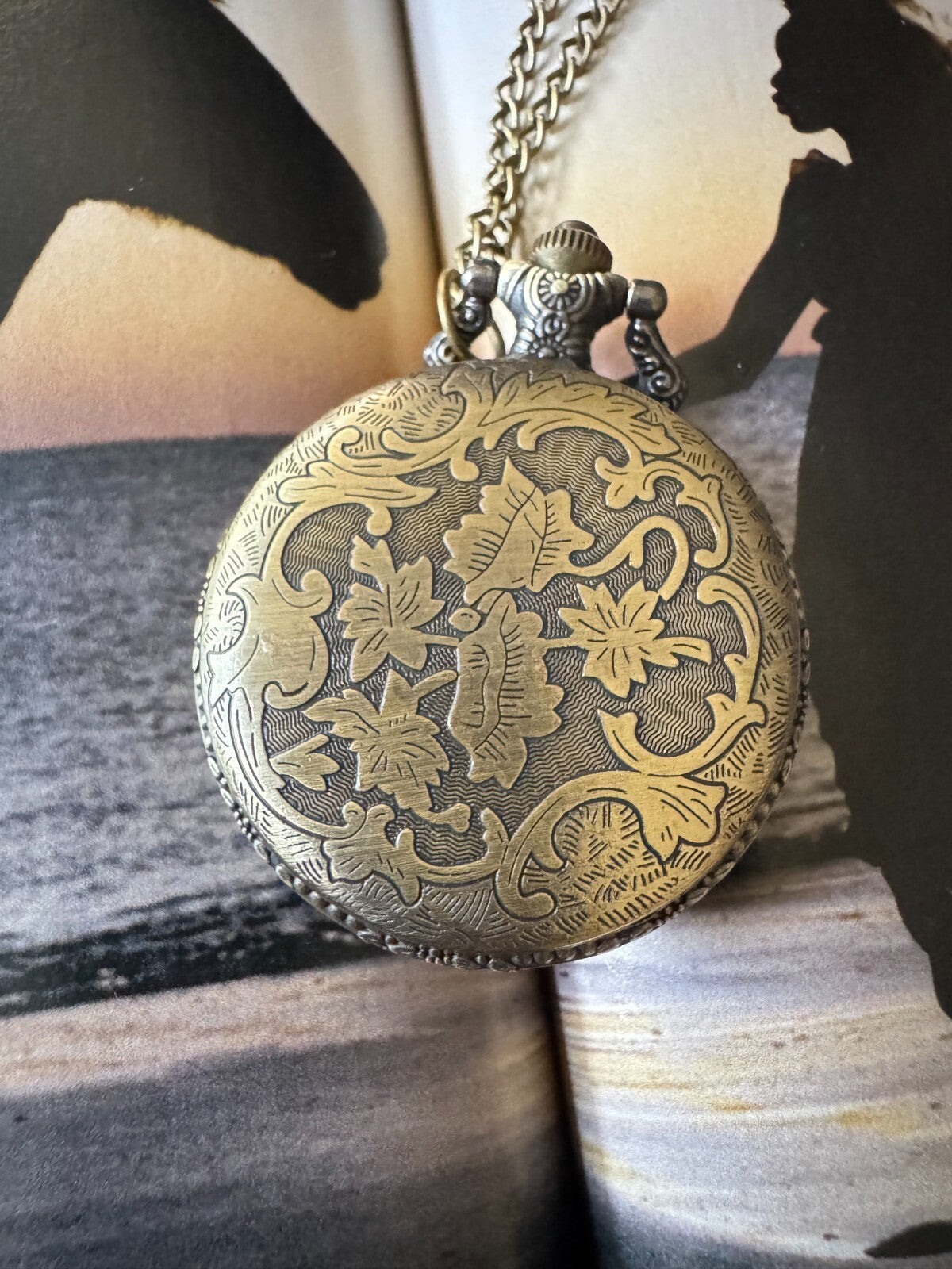 Chinese Dragon Pocket Watch with Chain – Quartz Movement – Gift Box Included