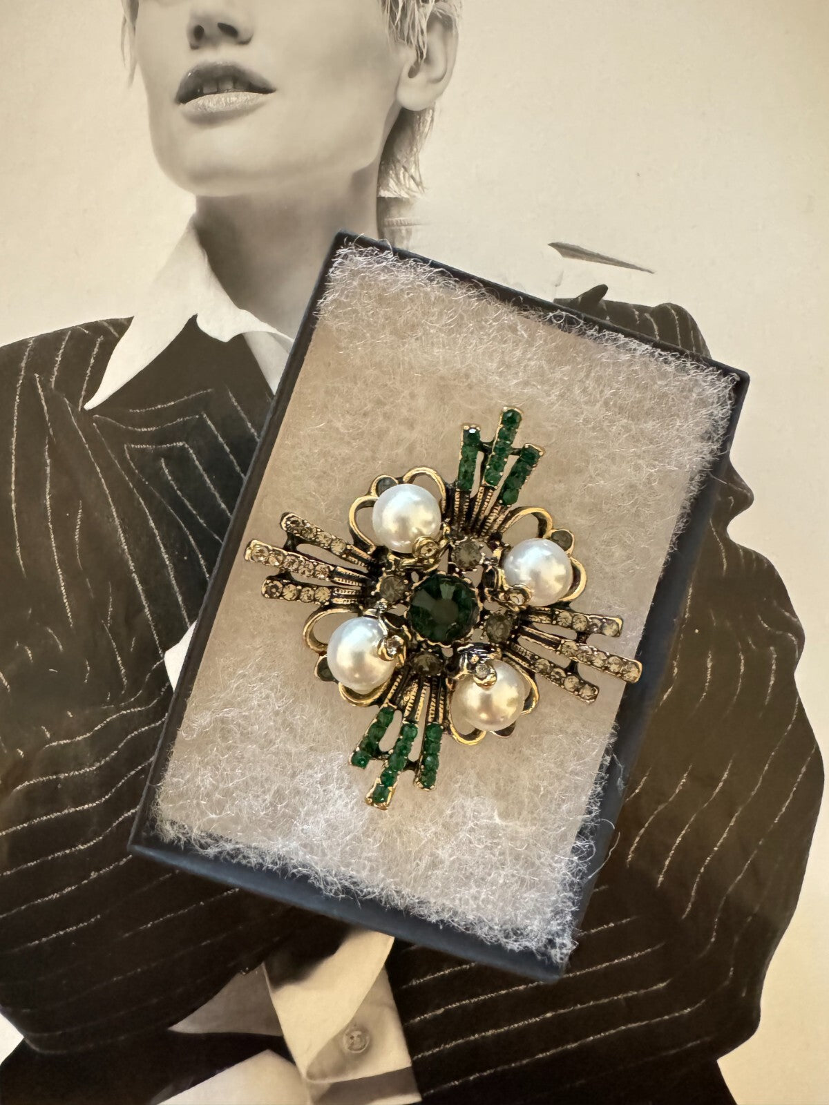 Pearl Brooch Free Shipping  Gift Box  Vintage Pin Women Unisex Brooch