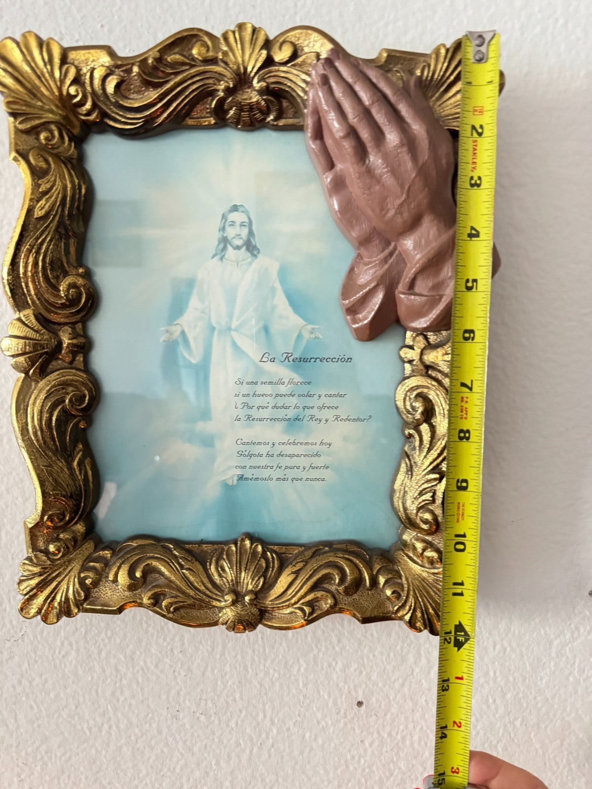 Vintage Religious Wall Plaque – “La Resurrección” With Praying Hands,. 12x10