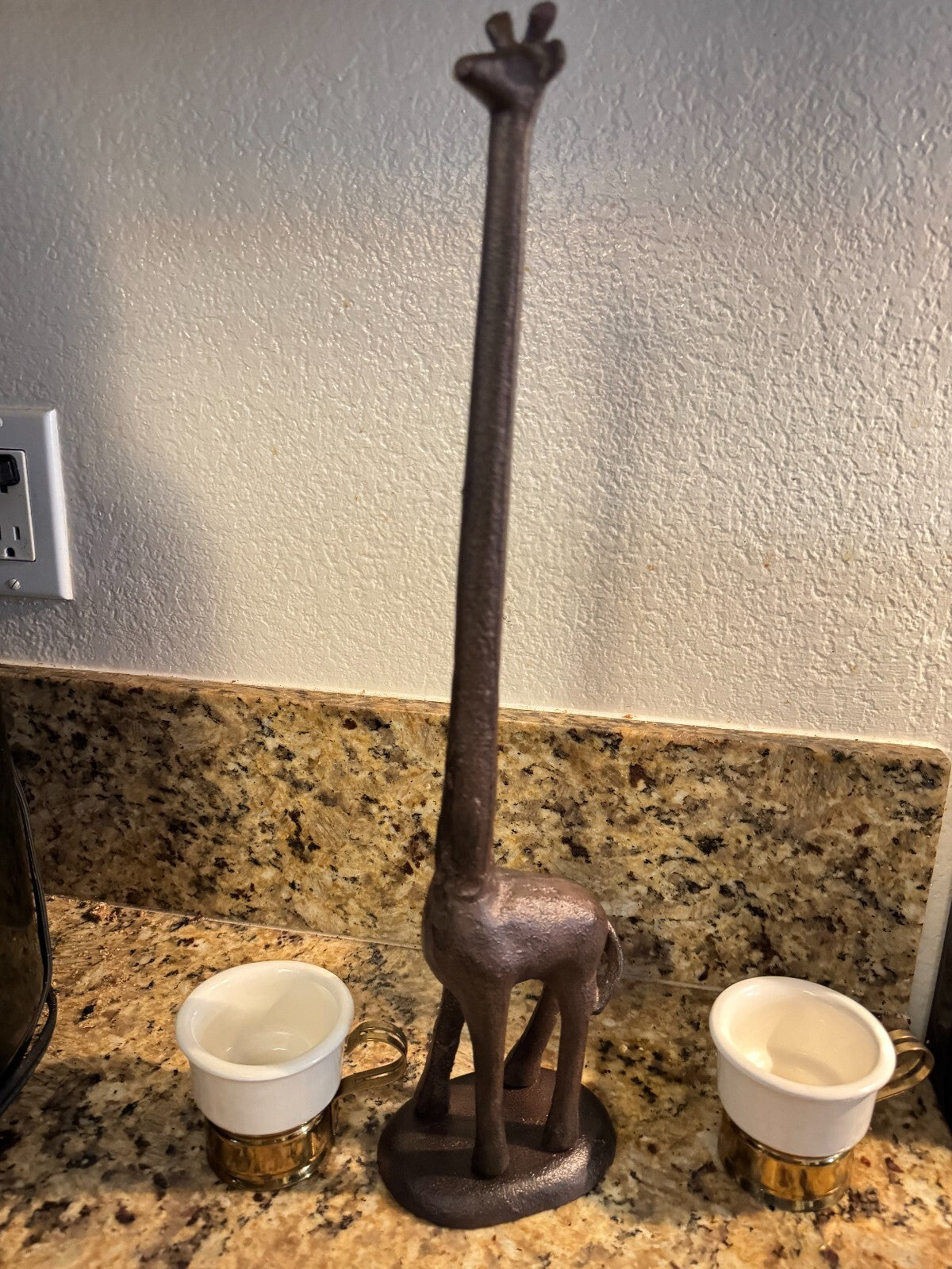 Cast Iron Giraffe Paper Towel Holder – 17” Tall Rustic Kitchen Decor
