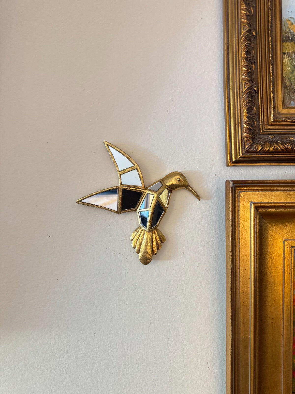 Mirror-Inlaid Resin Art Deco Style Hummingbird Wall Sculpture Home Decor