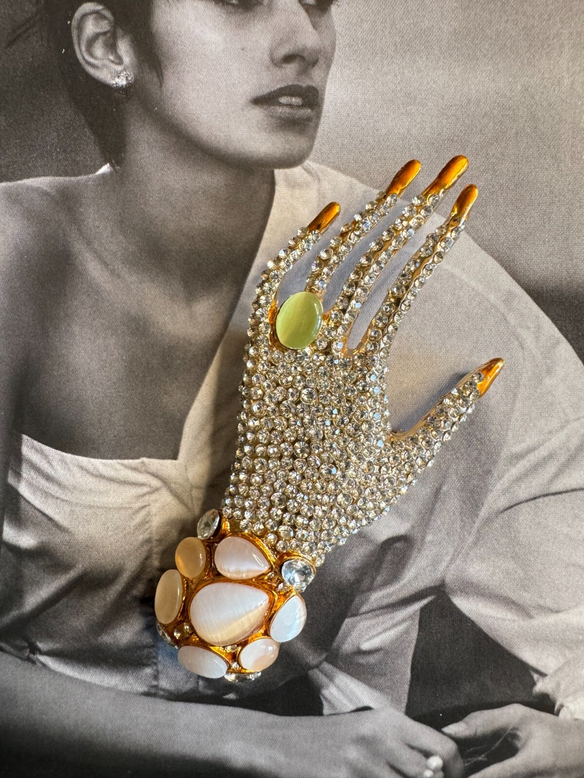 Rhinestone Hand Brooch| Gift Box |Women Unisex| Free Shipping 2-5 Day