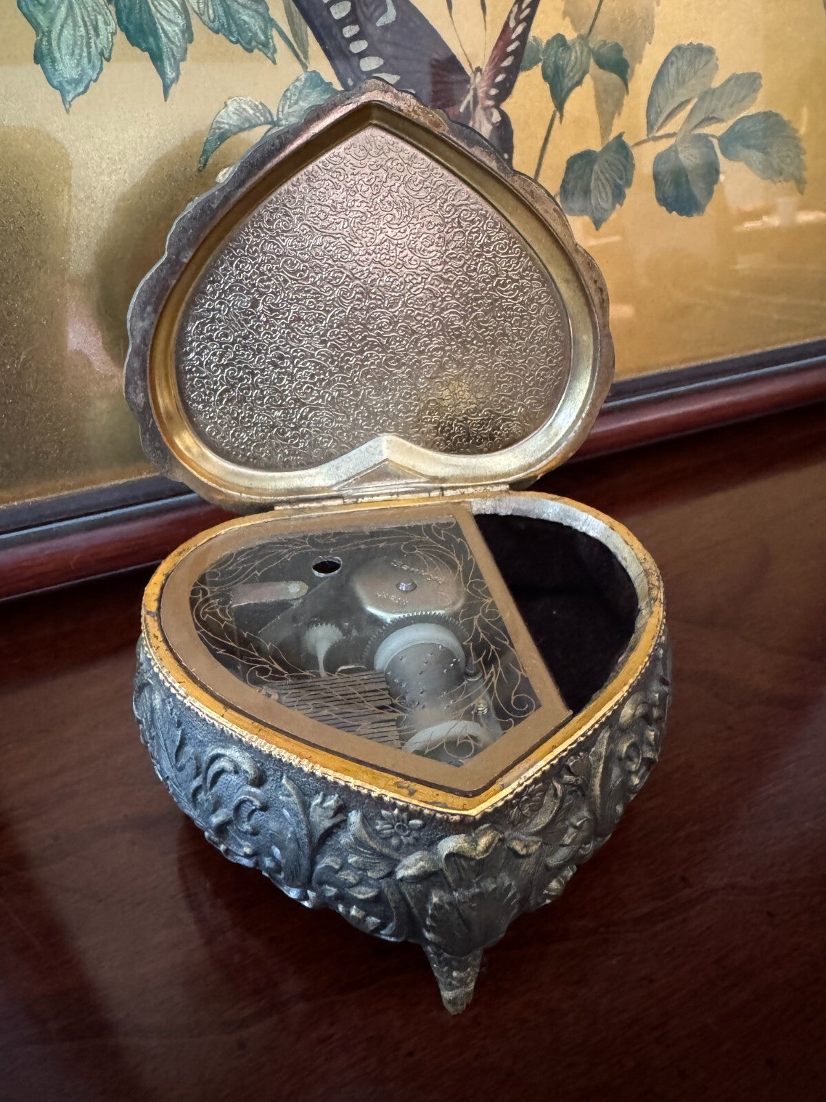 Vintage Heart-Shaped Musical Jewelry Box – Ornate Floral Metal with Amber-Look