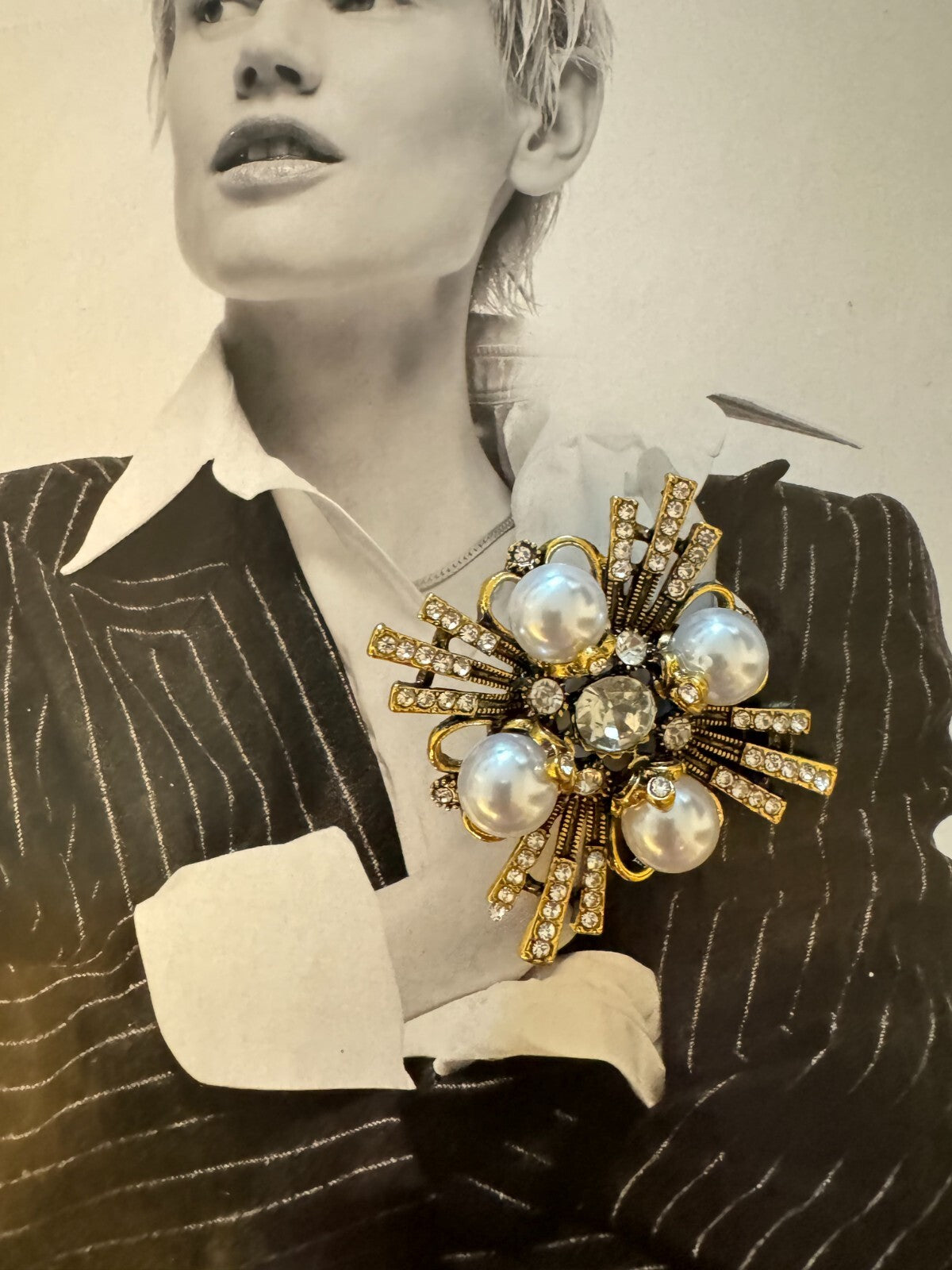 Pearl Brooch Free Shipping  Gift Box  Vintage Pin Women Unisex Brooch