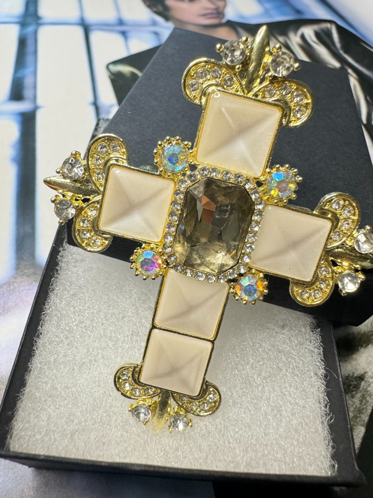 Cross Brooch Free Shipping 2-5 days Gift Box  Vintage Pin Women Unisex Brooch