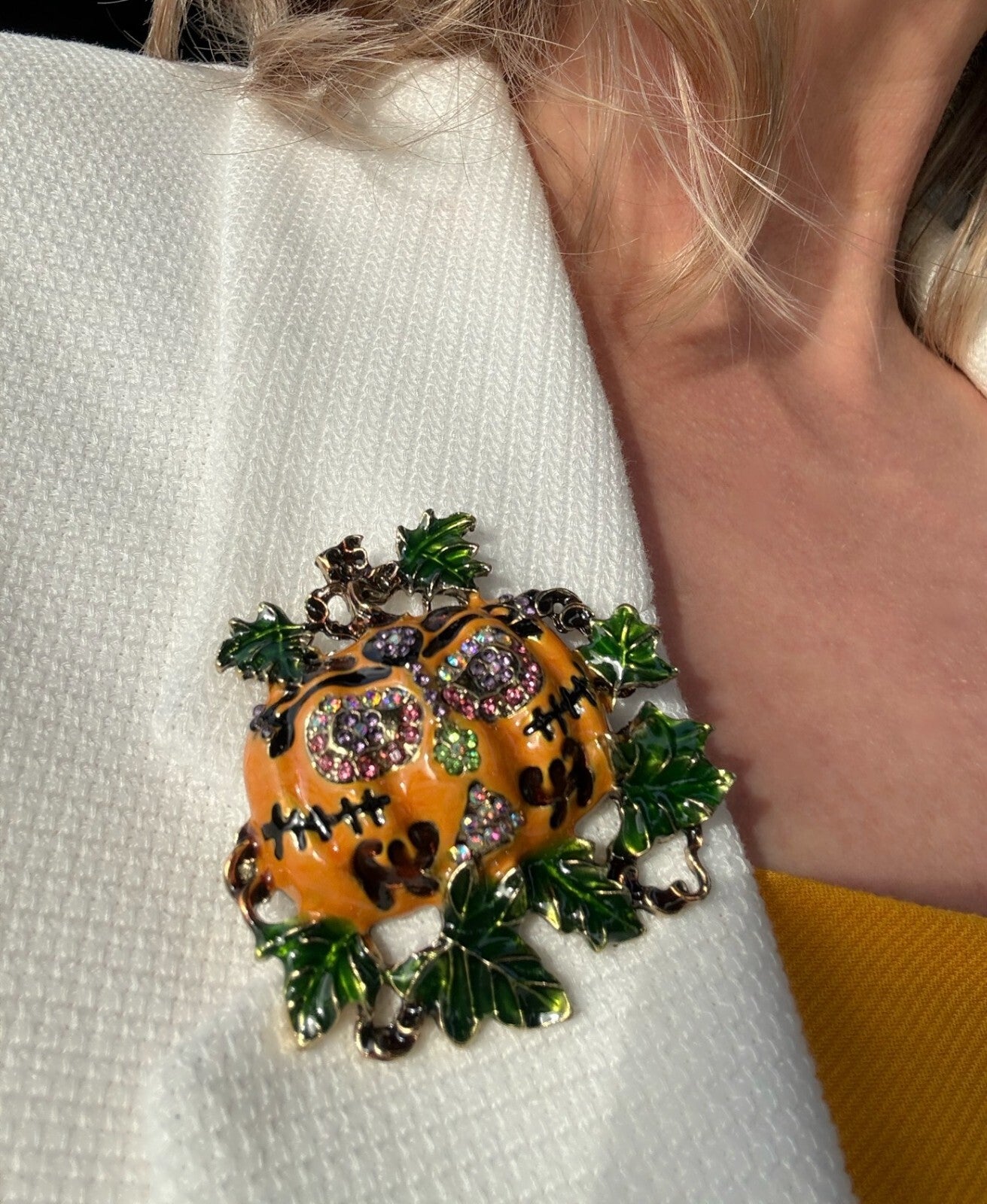 Rhinestone Pumpkin Brooch Halloween Party Pin Women Unisex Free Shipping 2-5 Day