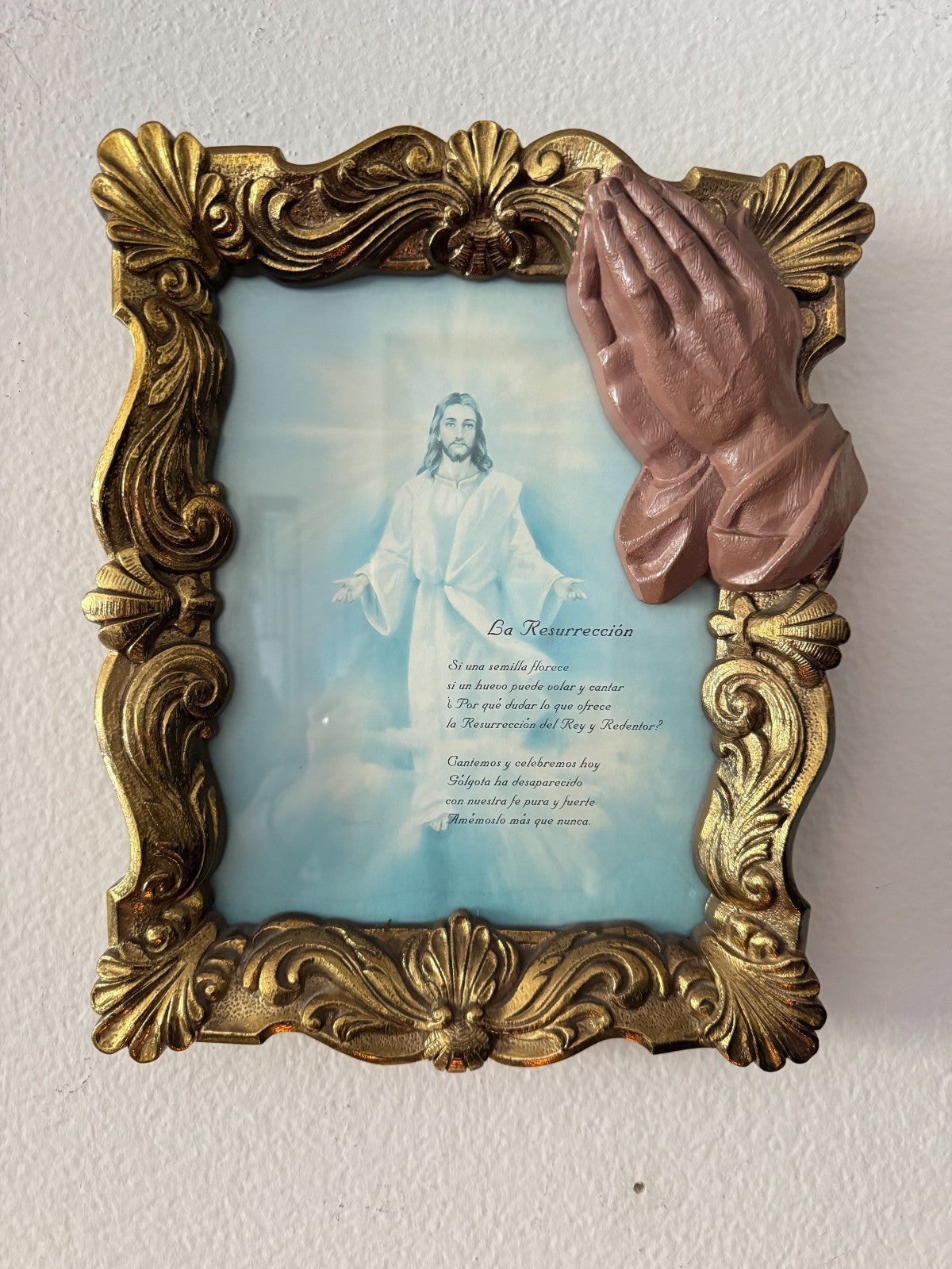 Vintage Religious Wall Plaque – “La Resurrección” With Praying Hands,. 12x10
