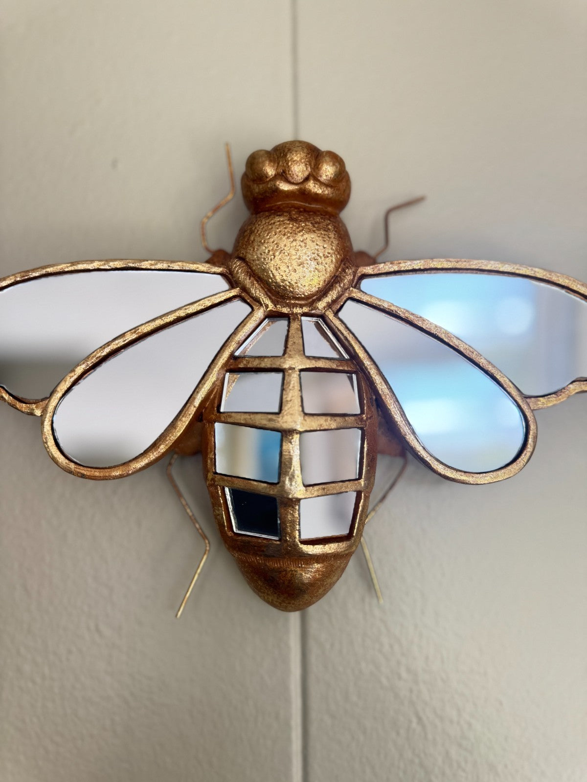 Bee Resin Wall Hanging - 6.7*10inch, Mirror Inlaid, Unique Design for Insect