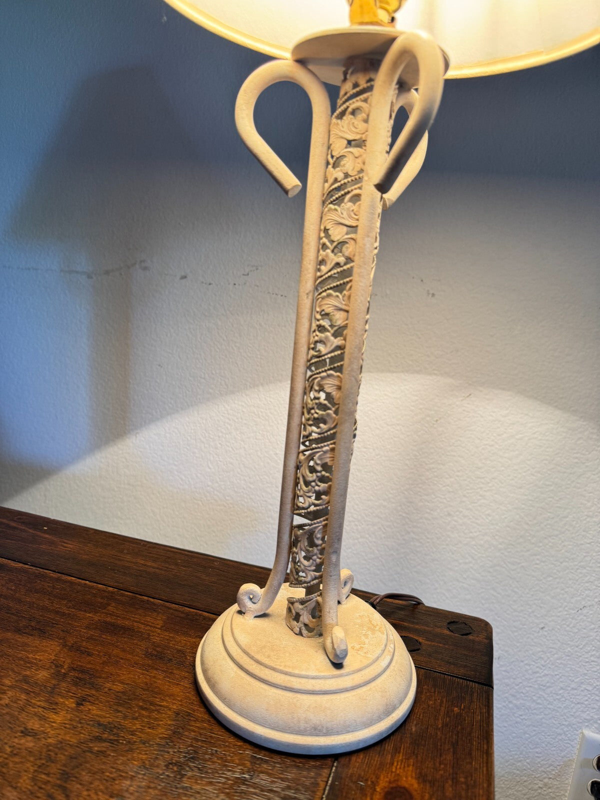 Vintage Beige Ornate Table Lamp with Textured Shade - Elegant Design