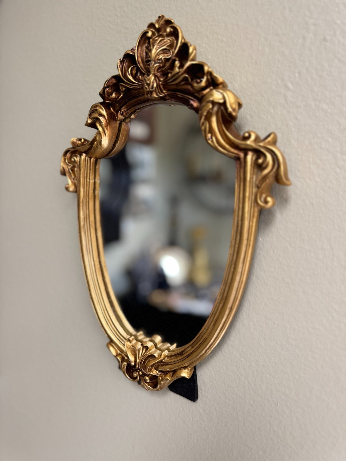 Vintage-Style Ornate Gold Oval Mirror – Baroque Rococo Resin Frame – 11”