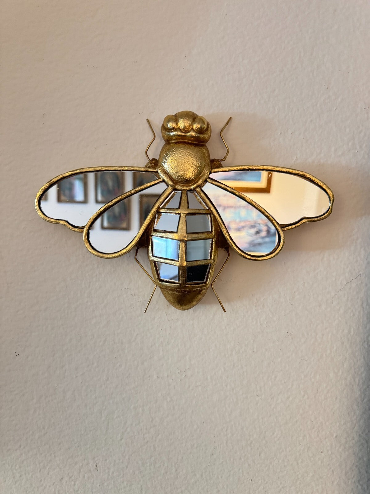 Bee Resin Wall Hanging - 6.7*10inch, Mirror Inlaid, Unique Design for Insect