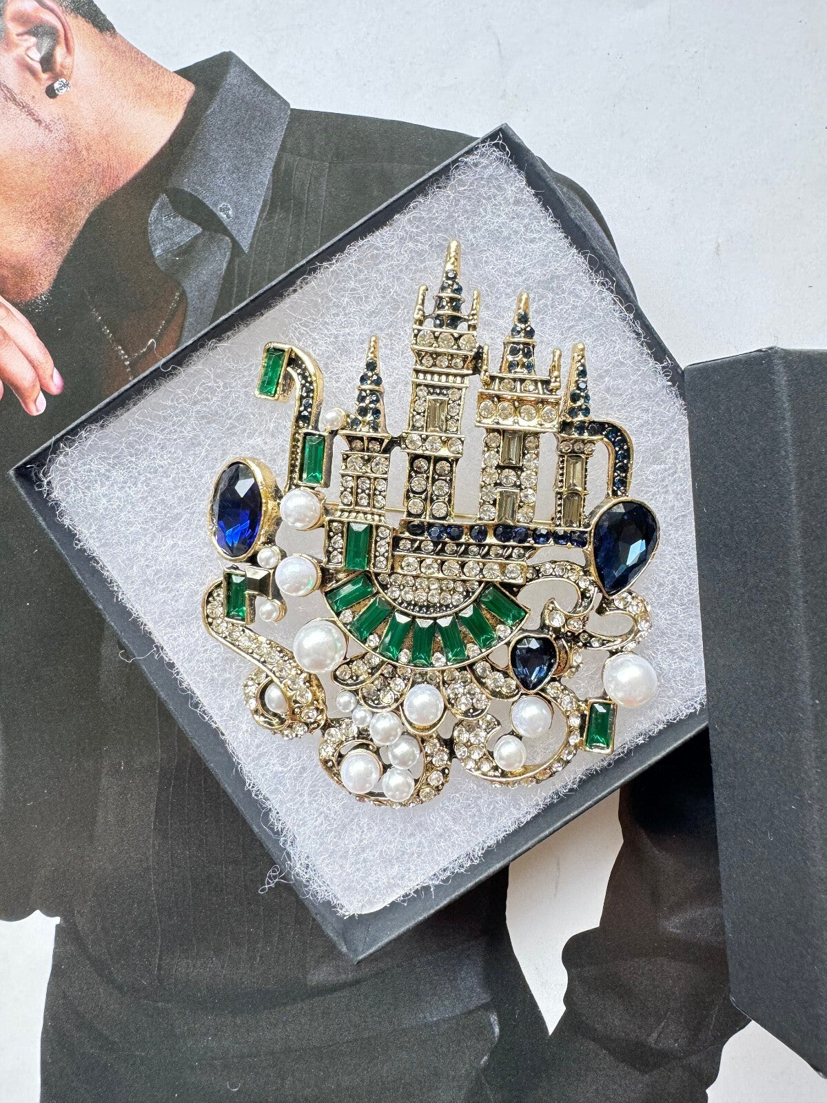 Magic Castle Brooch Gift Box Women Man Unisex Pin  Fast Free Shipping