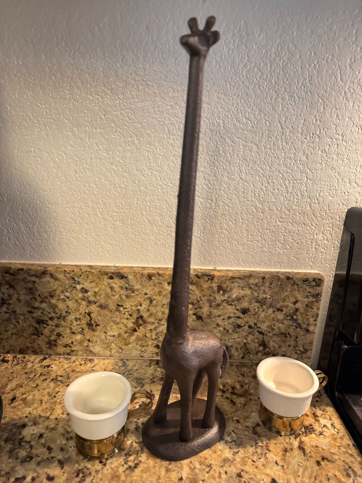 Cast Iron Giraffe Paper Towel Holder – 17” Tall Rustic Kitchen Decor