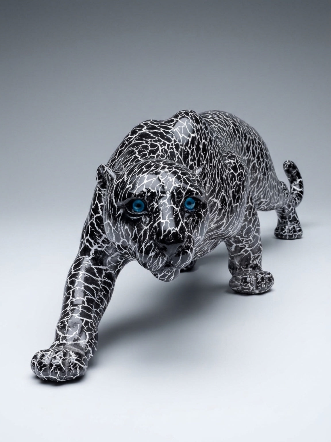 🐆 Black Panther Sculpture – Crackle Finish with Blue Eyes – Brand New