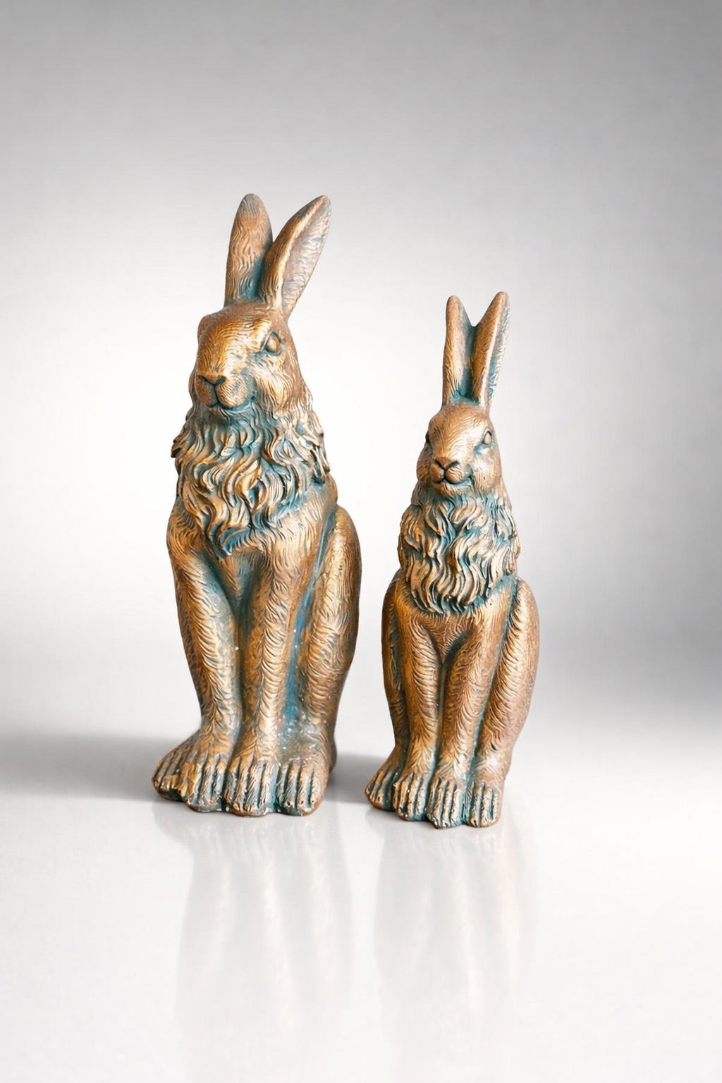 Set of 2 Resin Rabbit Figurines Bronze Finish Rustic Farmhouse Bunny Decor 9,8 ” Tall