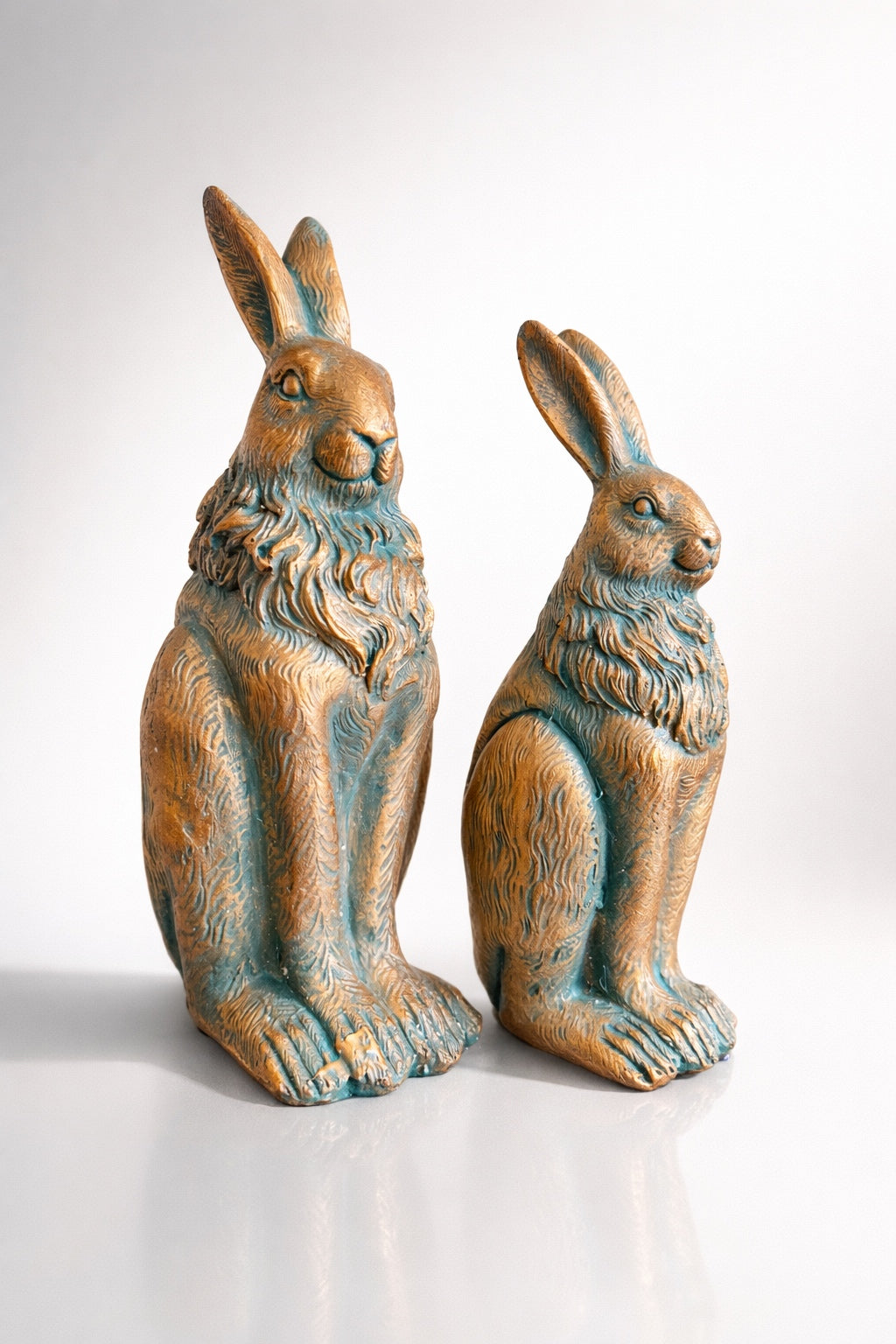 Set of 2 Resin Rabbit Figurines Bronze Finish Rustic Farmhouse Bunny Decor 9,8 ” Tall
