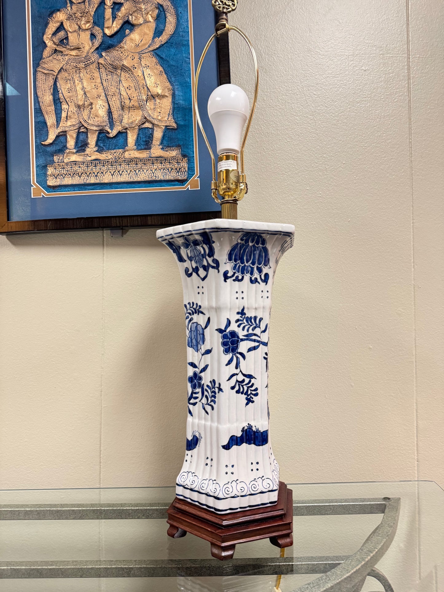 Blue & White Porcelain Table Lamp with Floral Motif, Asian-Inspired Ceramic Lamp on Wooden Base