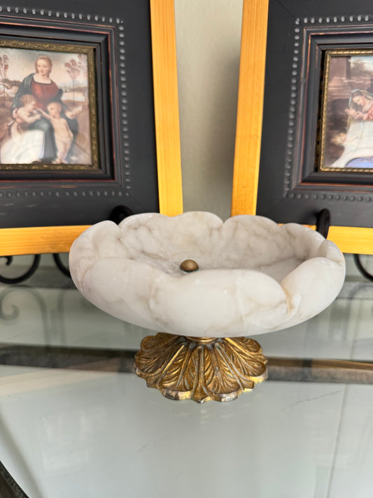Vintage Style Marble Flower Bowl on Ornate Gold Base – Decorative Stone Dish, Vanity Catchall, Classical Home Decor Accent