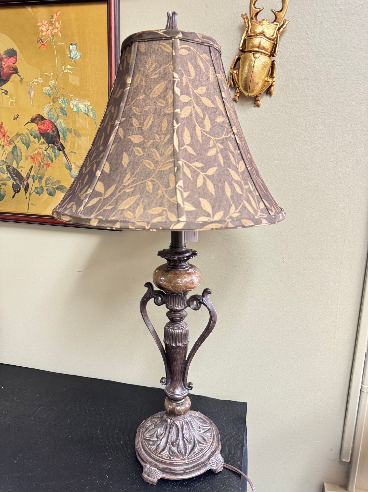 Classic Ornate Table Lamp with Leaf Pattern Shade – Traditional Accent Lighting – Tall 28