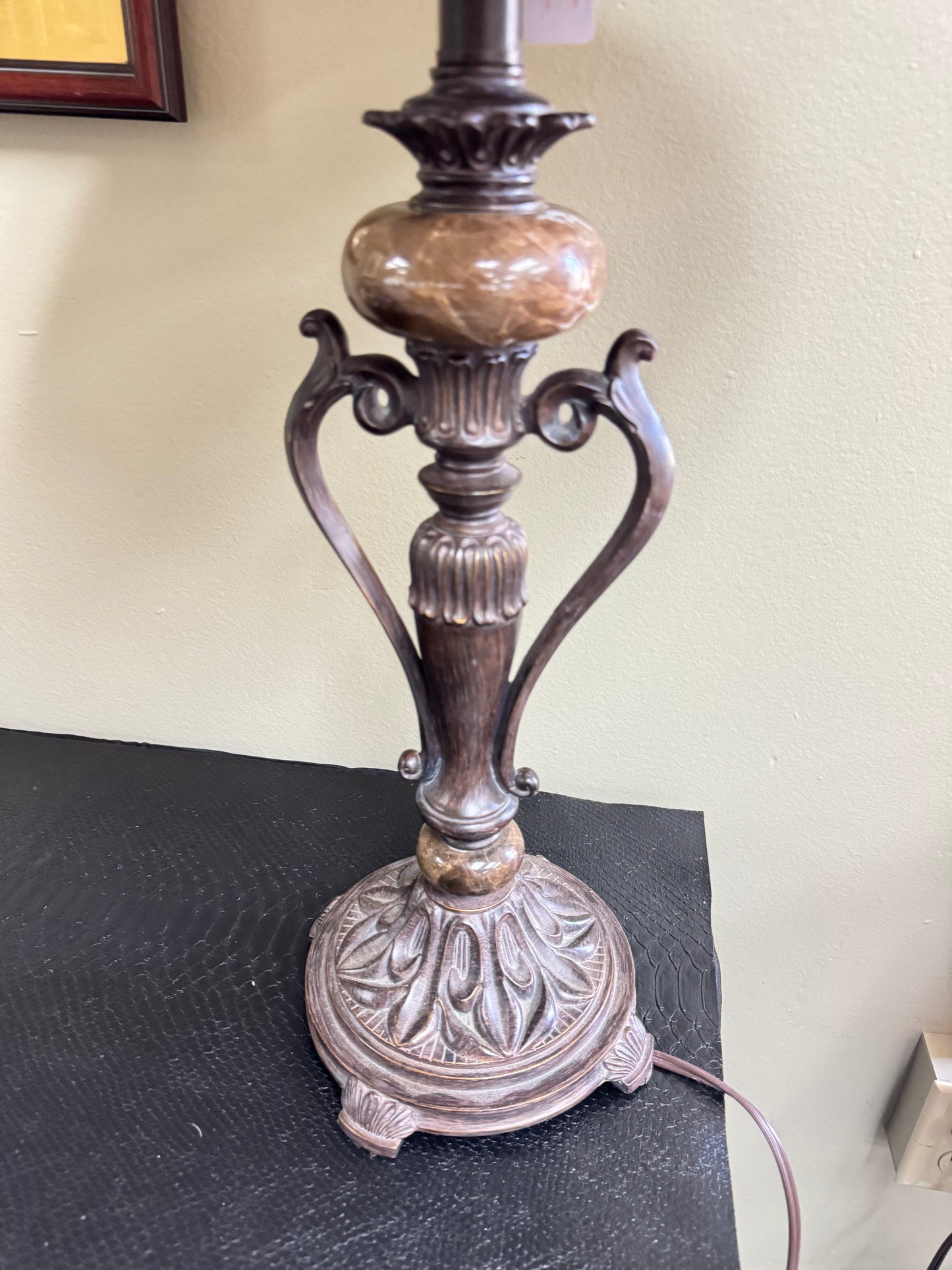 Classic Ornate Table Lamp with Leaf Pattern Shade – Traditional Accent Lighting – Tall 28