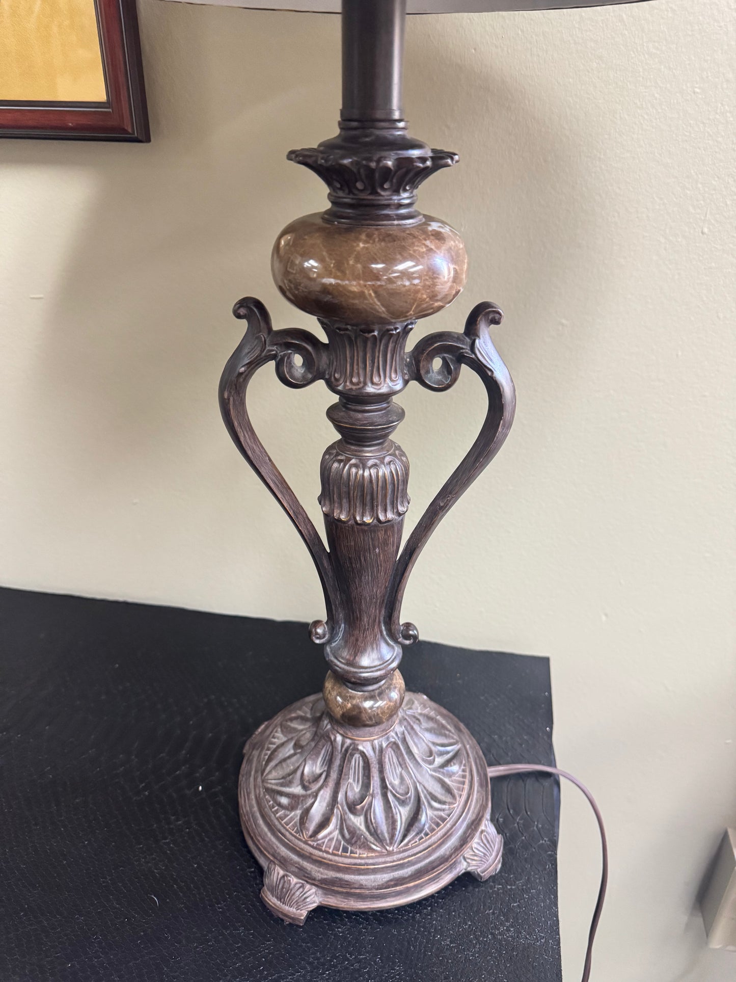 Classic Ornate Table Lamp with Leaf Pattern Shade – Traditional Accent Lighting – Tall 28