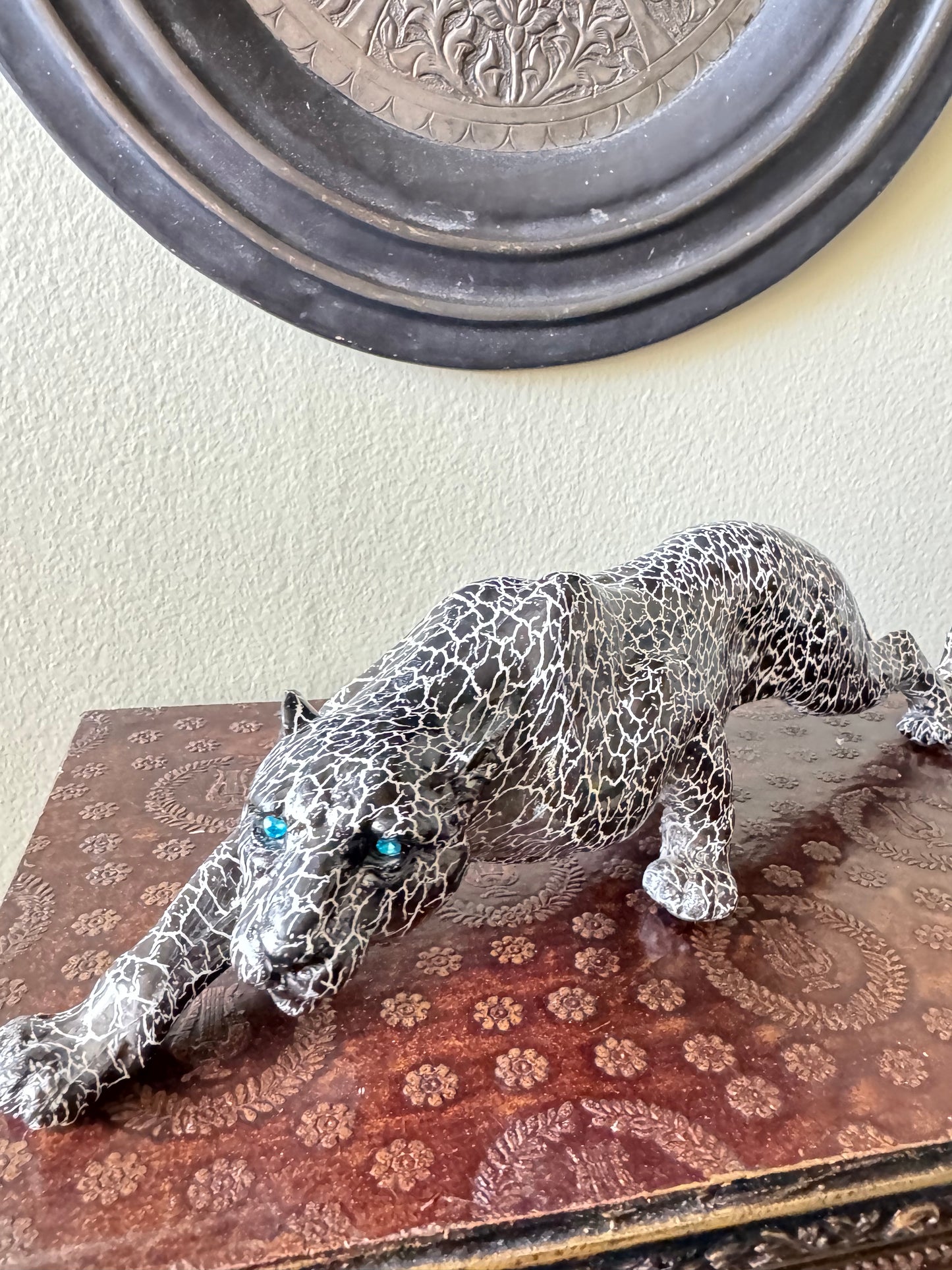 Resin Black &White  Leopard Figurine Crackle Finish Blue Crystal Eyes Sculpture 15” Decor