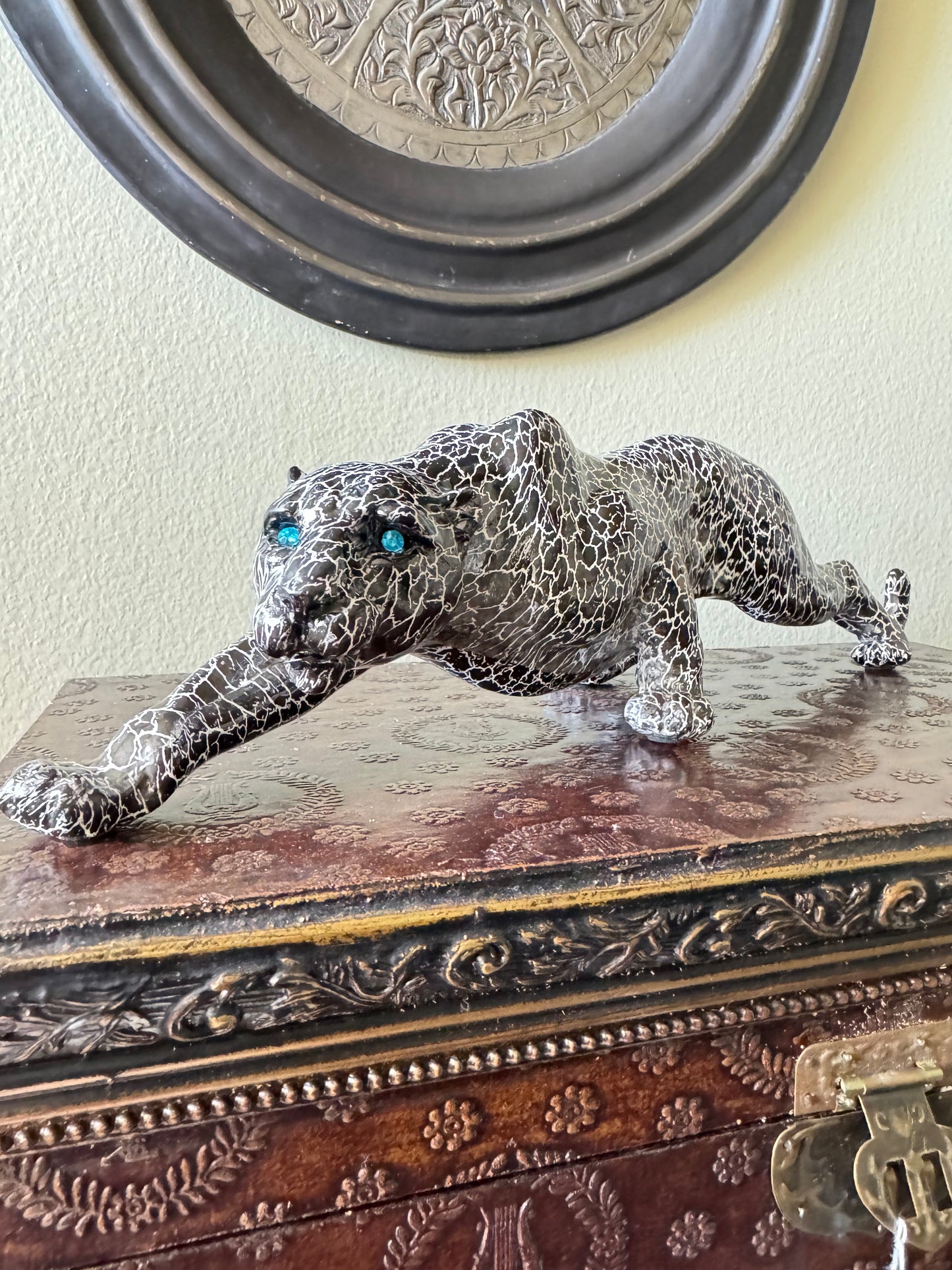Resin Black &White  Leopard Figurine Crackle Finish Blue Crystal Eyes Sculpture 15” Decor