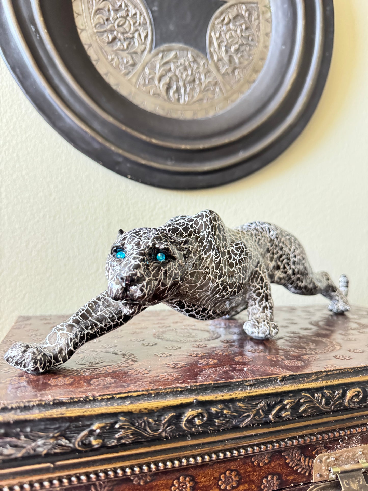 Resin Black &White  Leopard Figurine Crackle Finish Blue Crystal Eyes Sculpture 15” Decor
