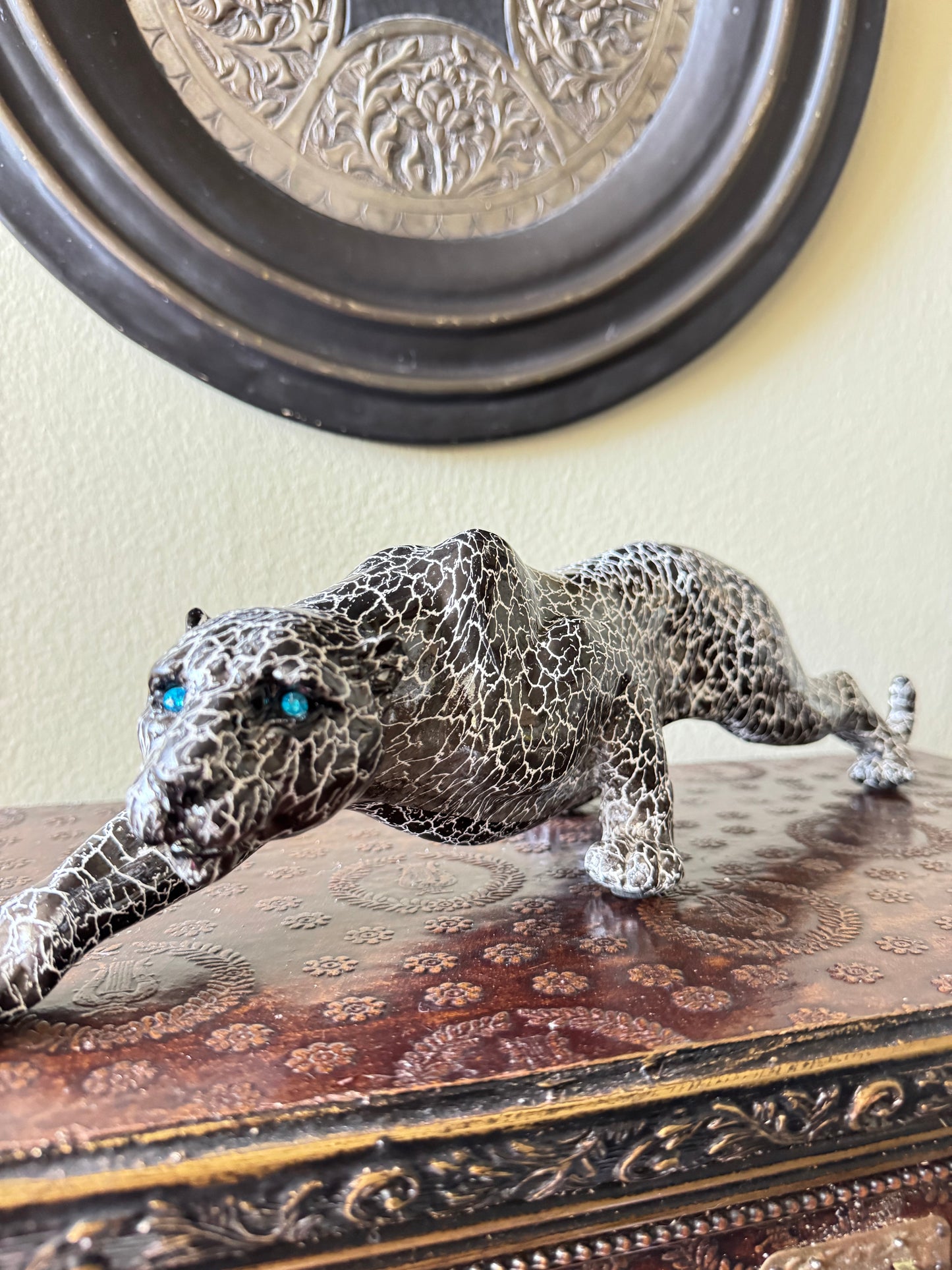 Resin Black &White  Leopard Figurine Crackle Finish Blue Crystal Eyes Sculpture 15” Decor